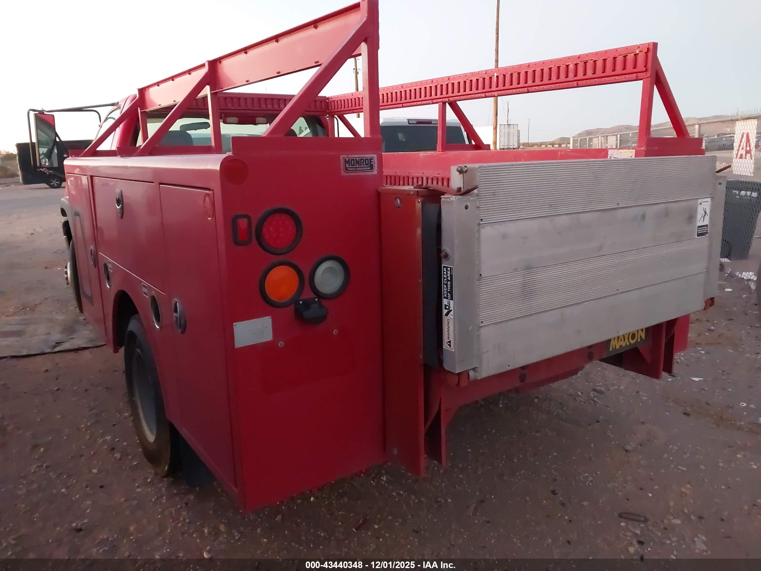 CHEVROLET SILVERADO image 3