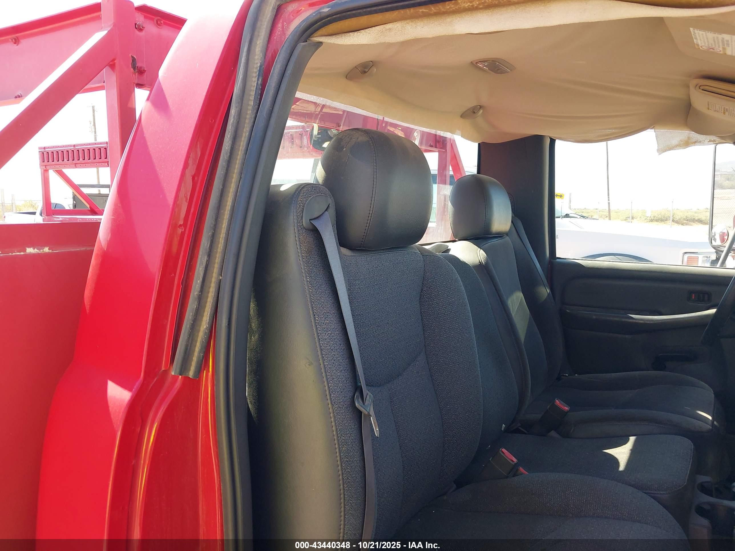 CHEVROLET SILVERADO image 8