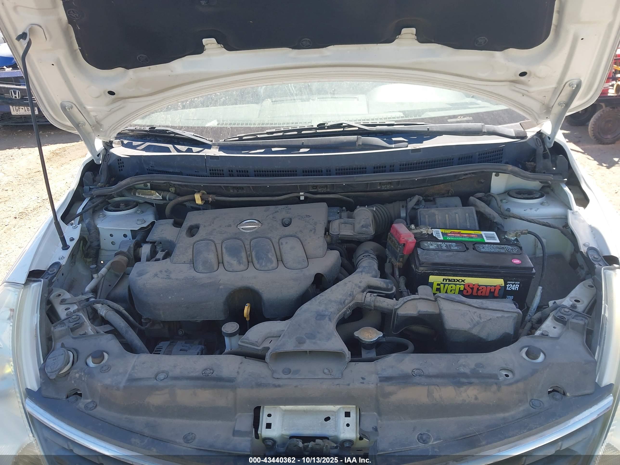NISSAN VERSA image 10