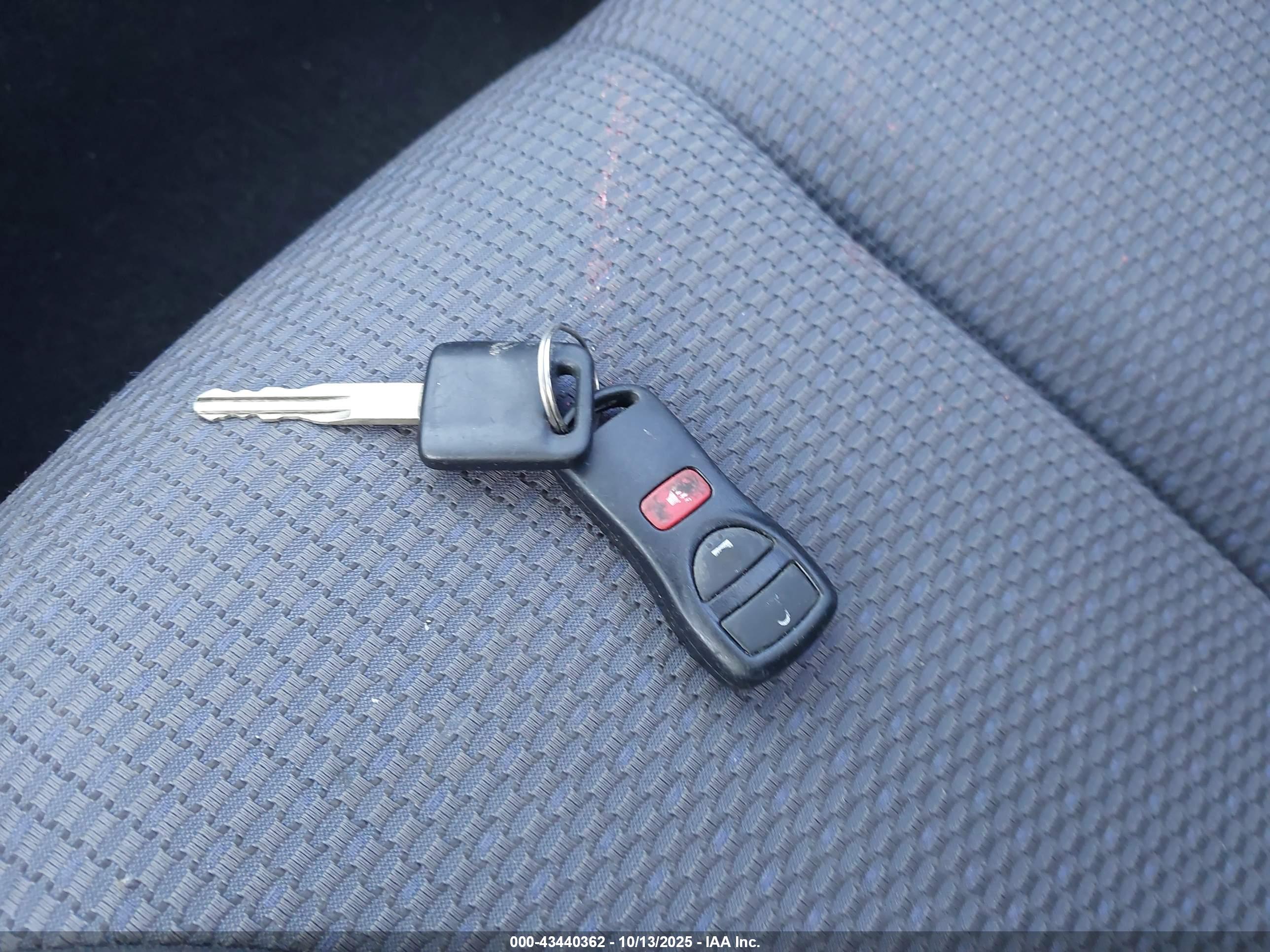 NISSAN VERSA image 11