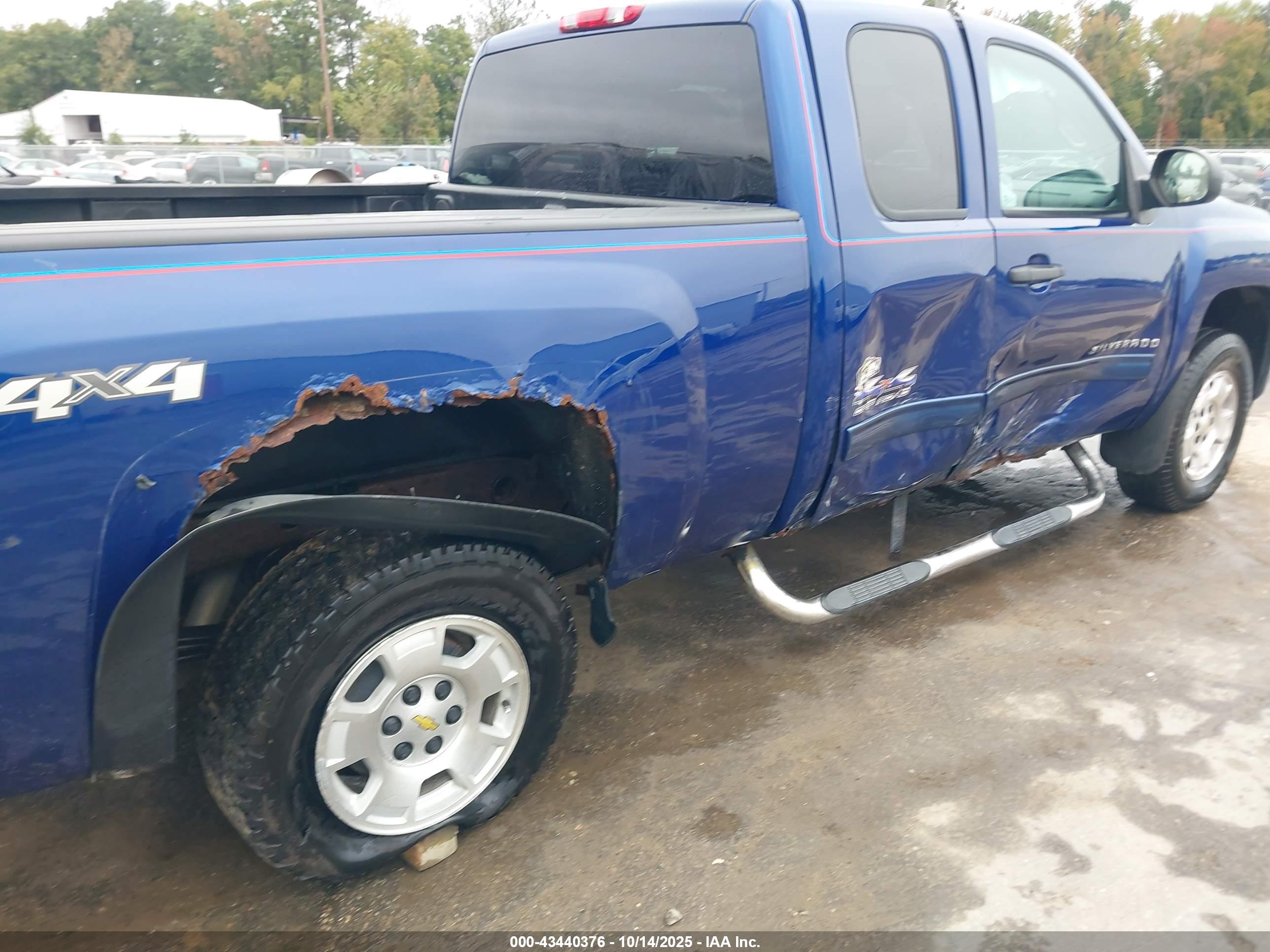 CHEVROLET SILVERADO image 6