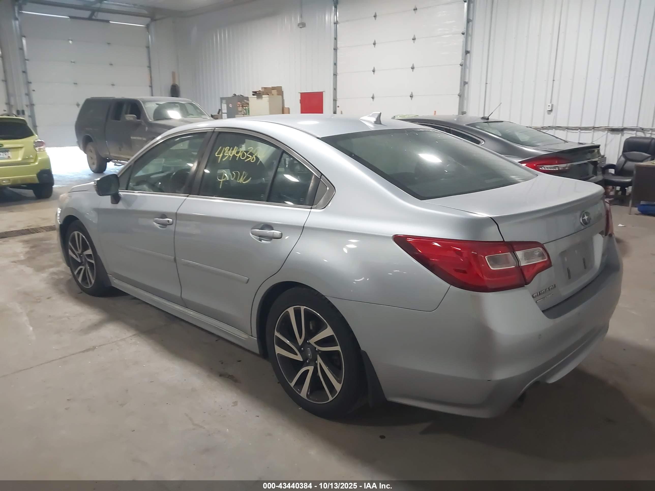 SUBARU LEGACY image 3