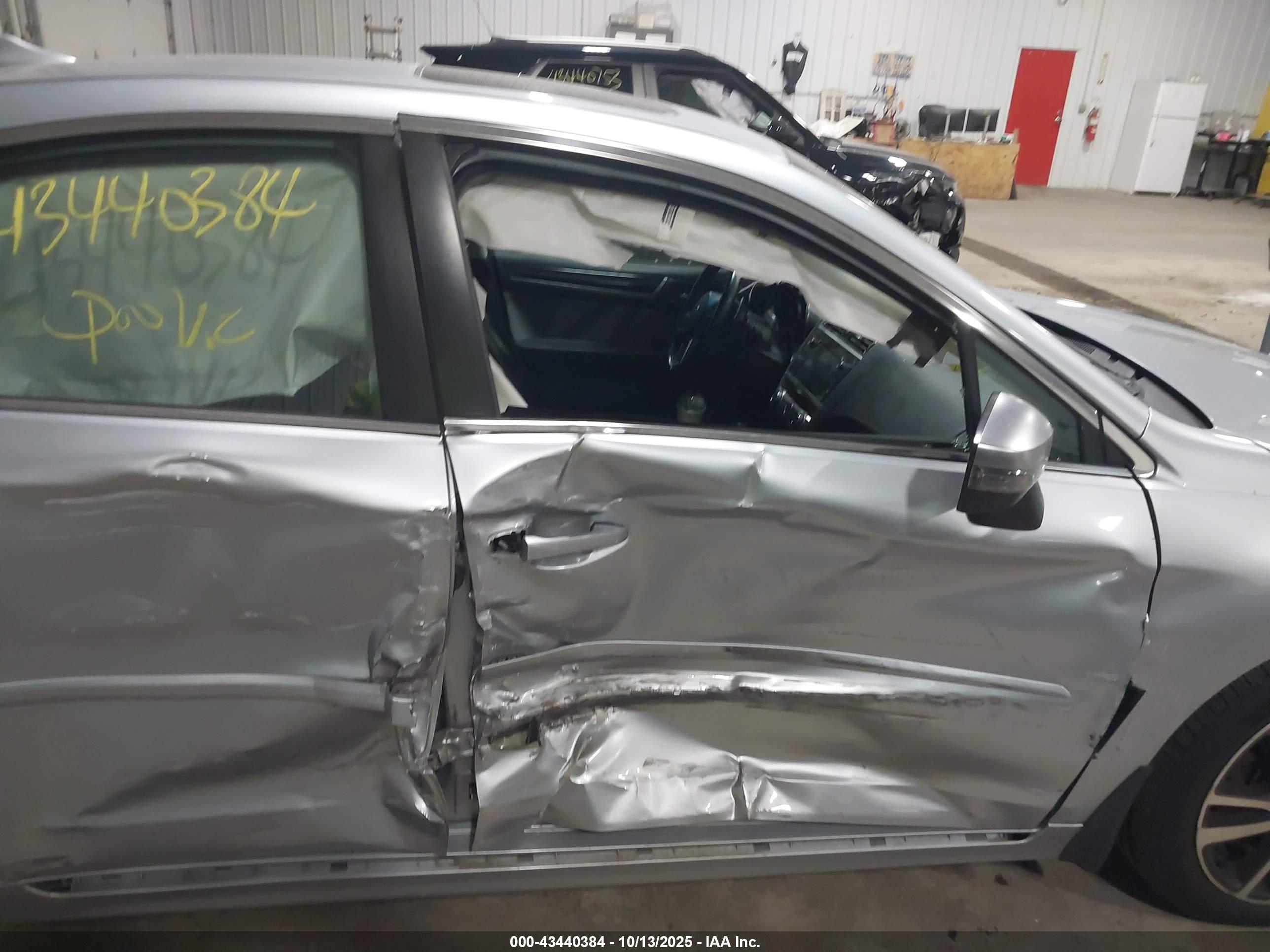 SUBARU LEGACY image 6