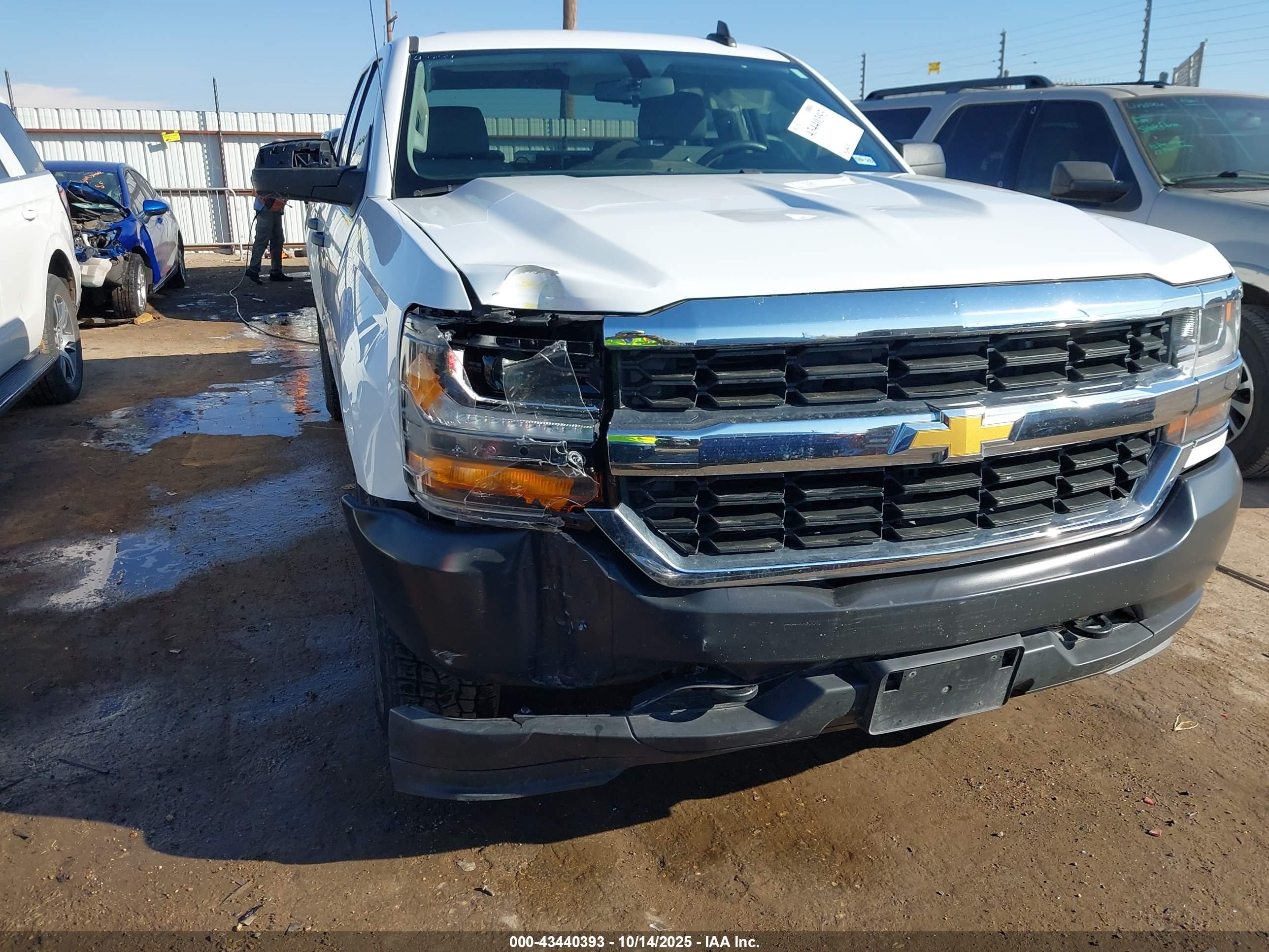 CHEVROLET SILVERADO image 6