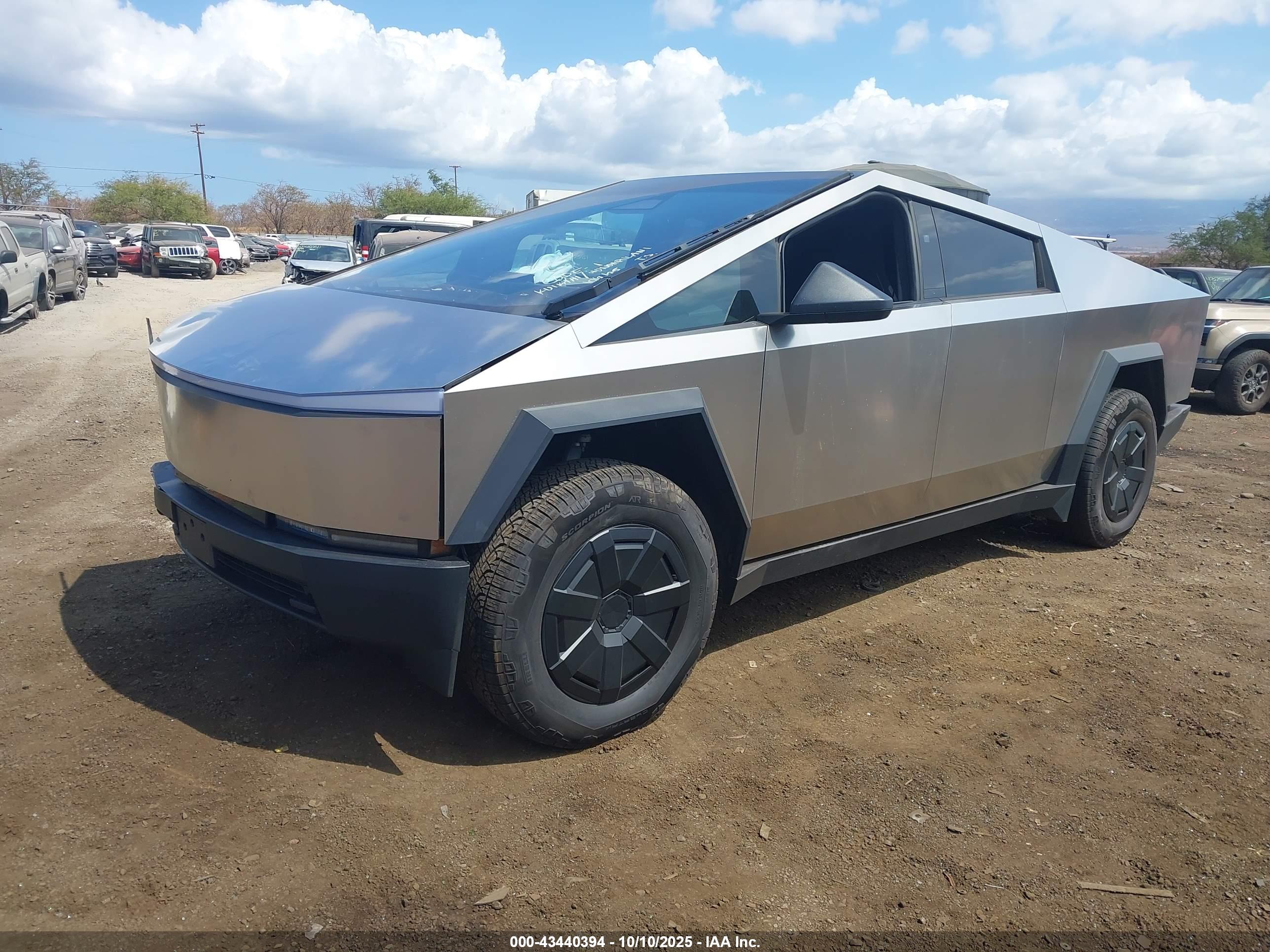 TESLA CYBERTRUCK image 2