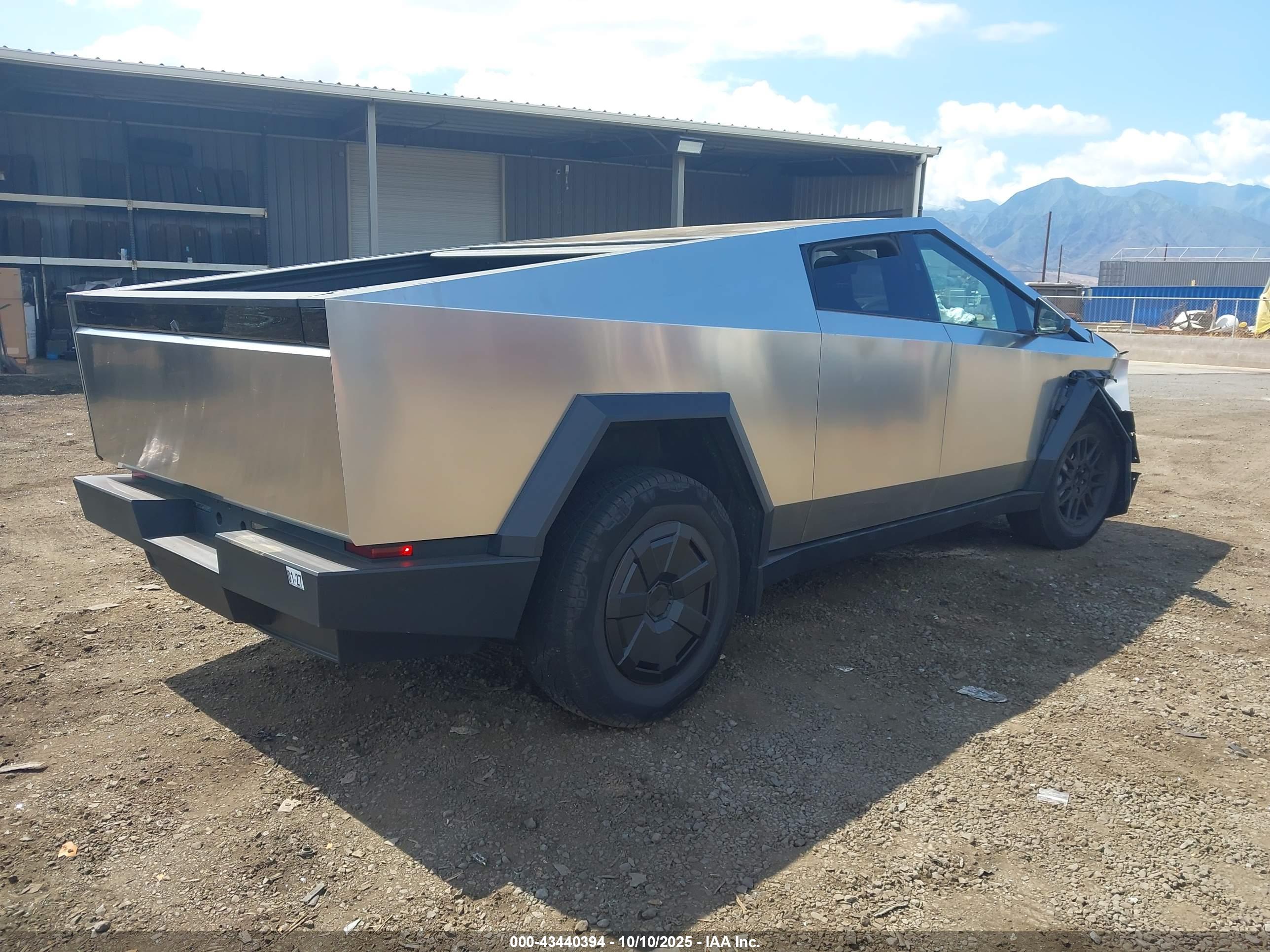 TESLA CYBERTRUCK image 4