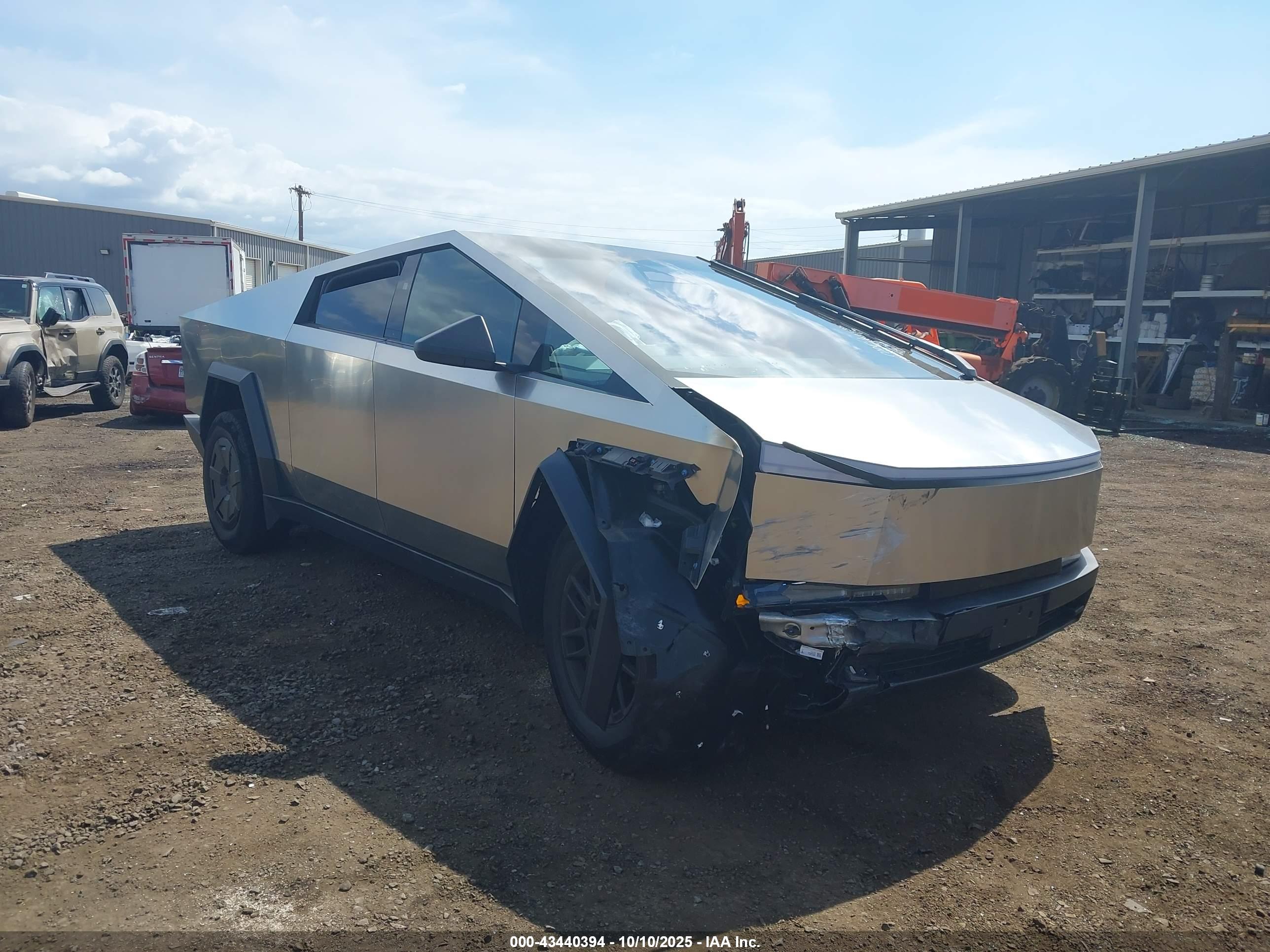TESLA CYBERTRUCK image 6