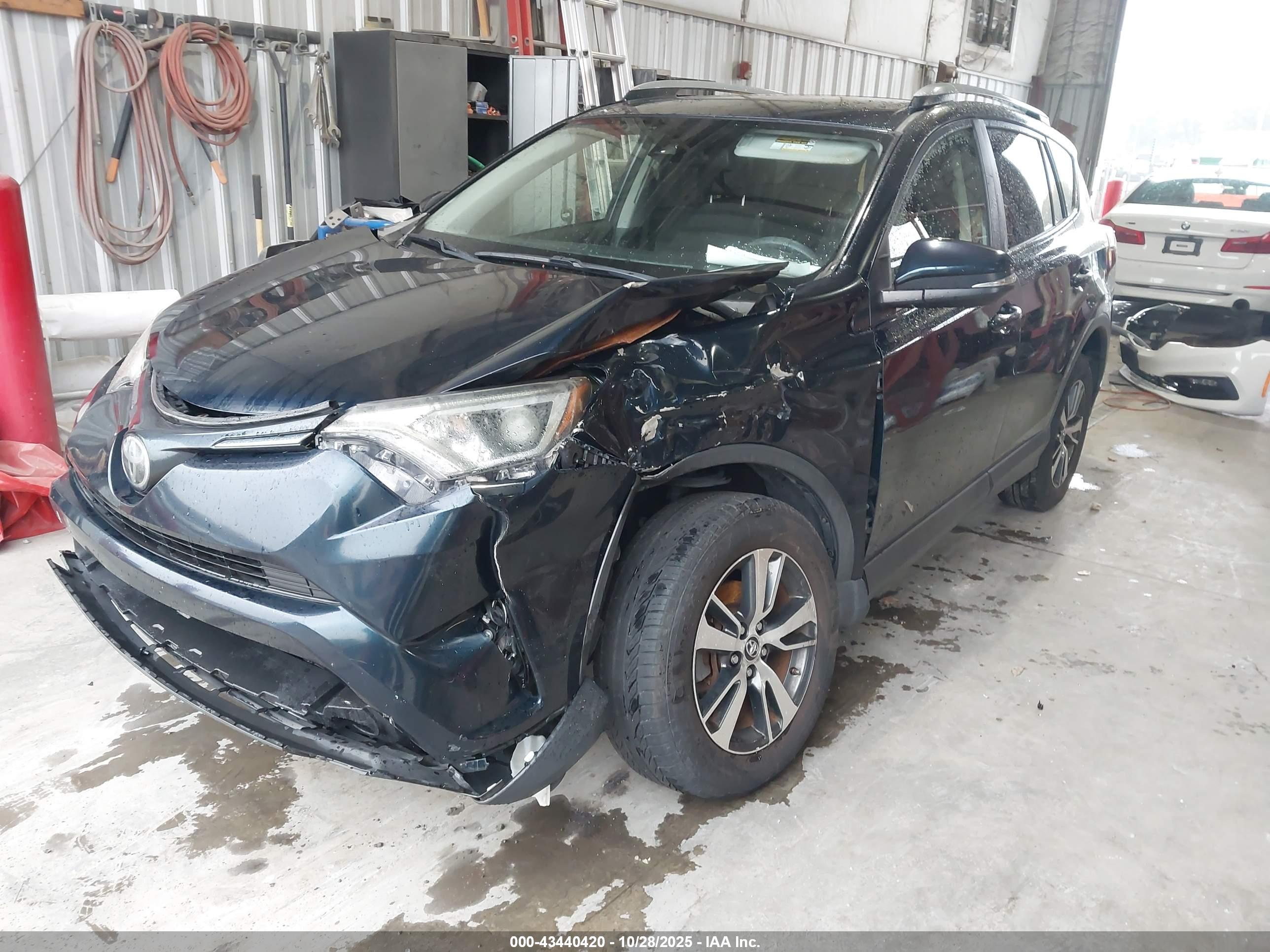 TOYOTA RAV4 image 2