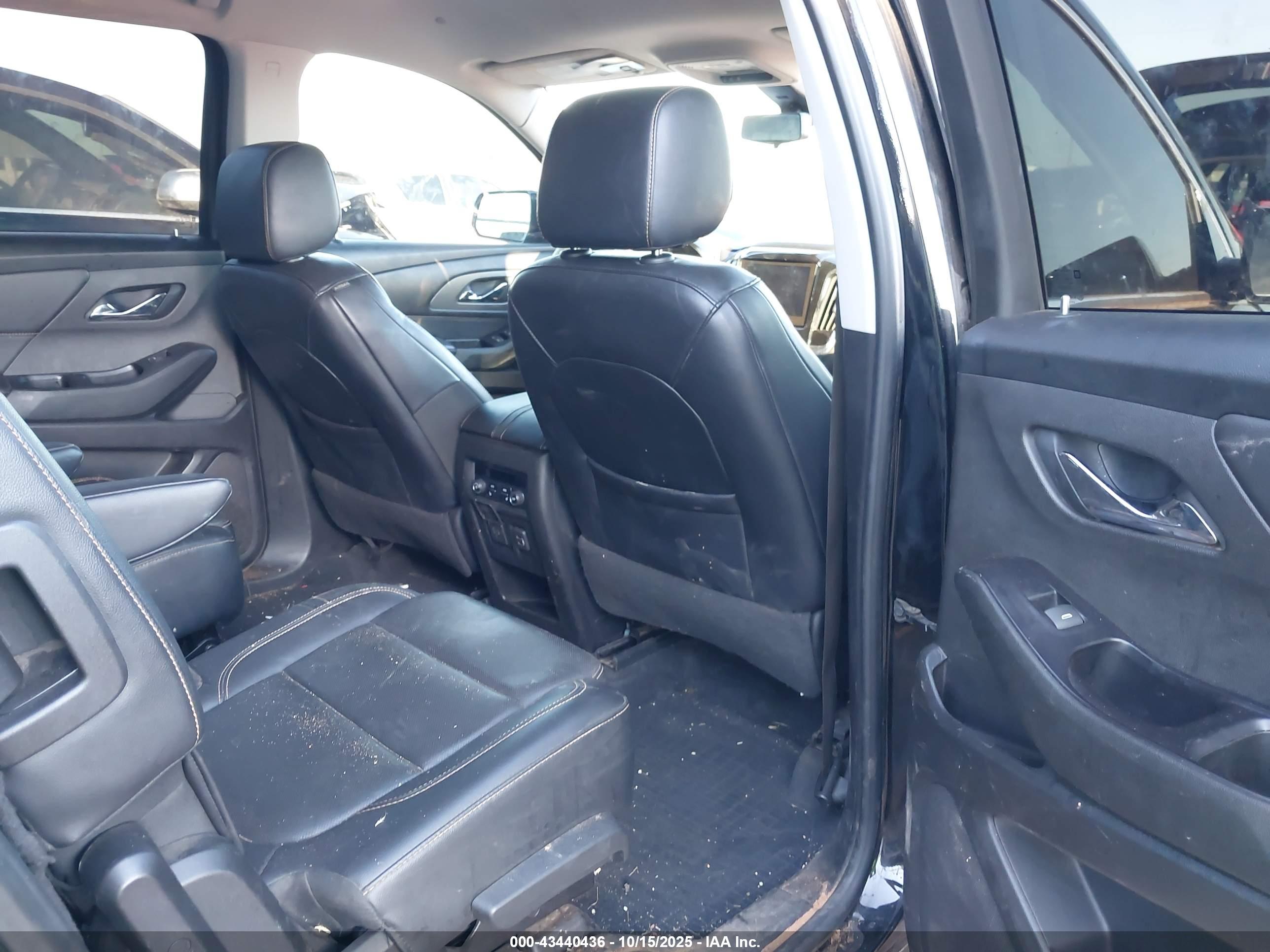 CHEVROLET TRAVERSE image 8