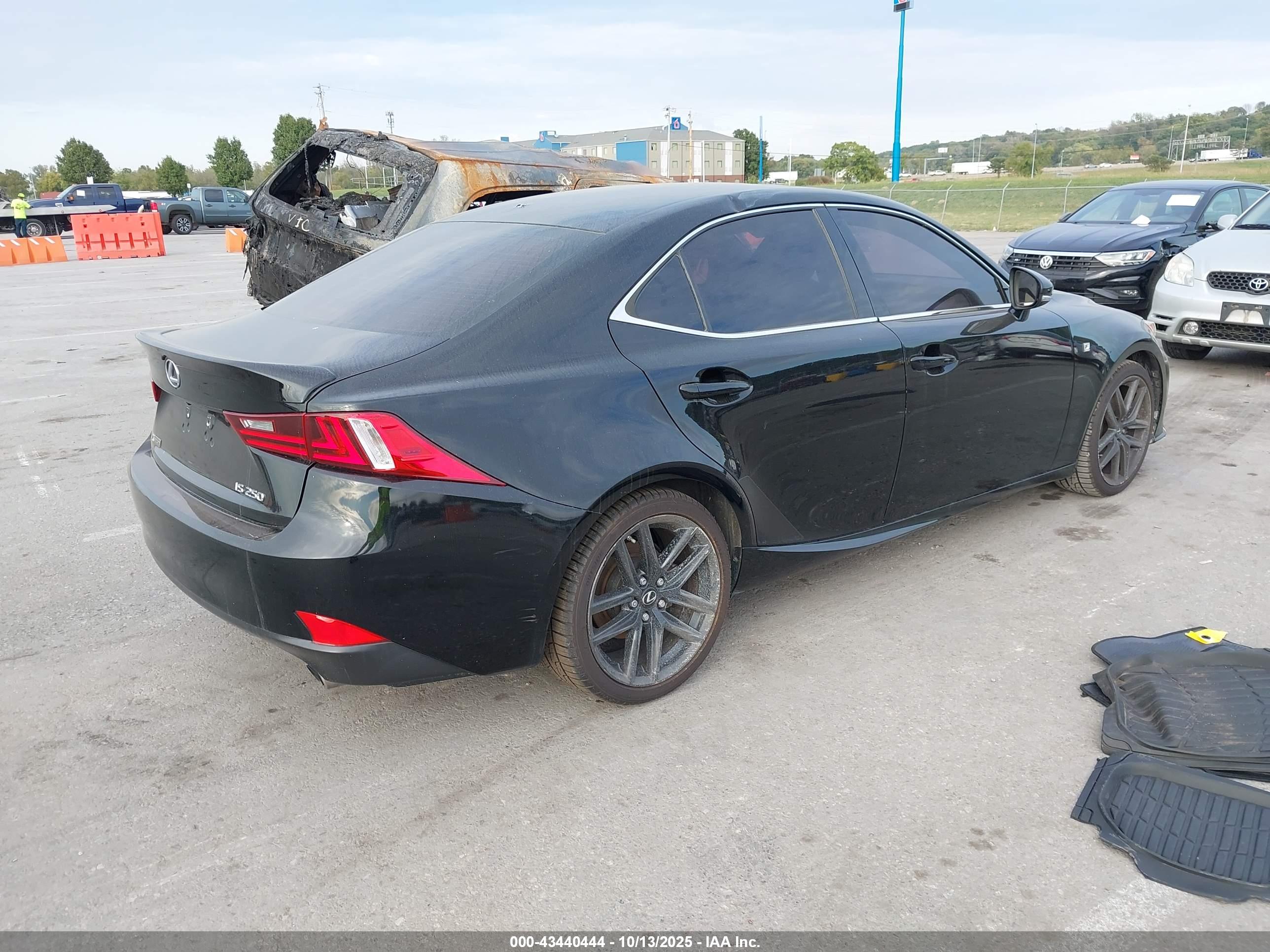 LEXUS IS image 4