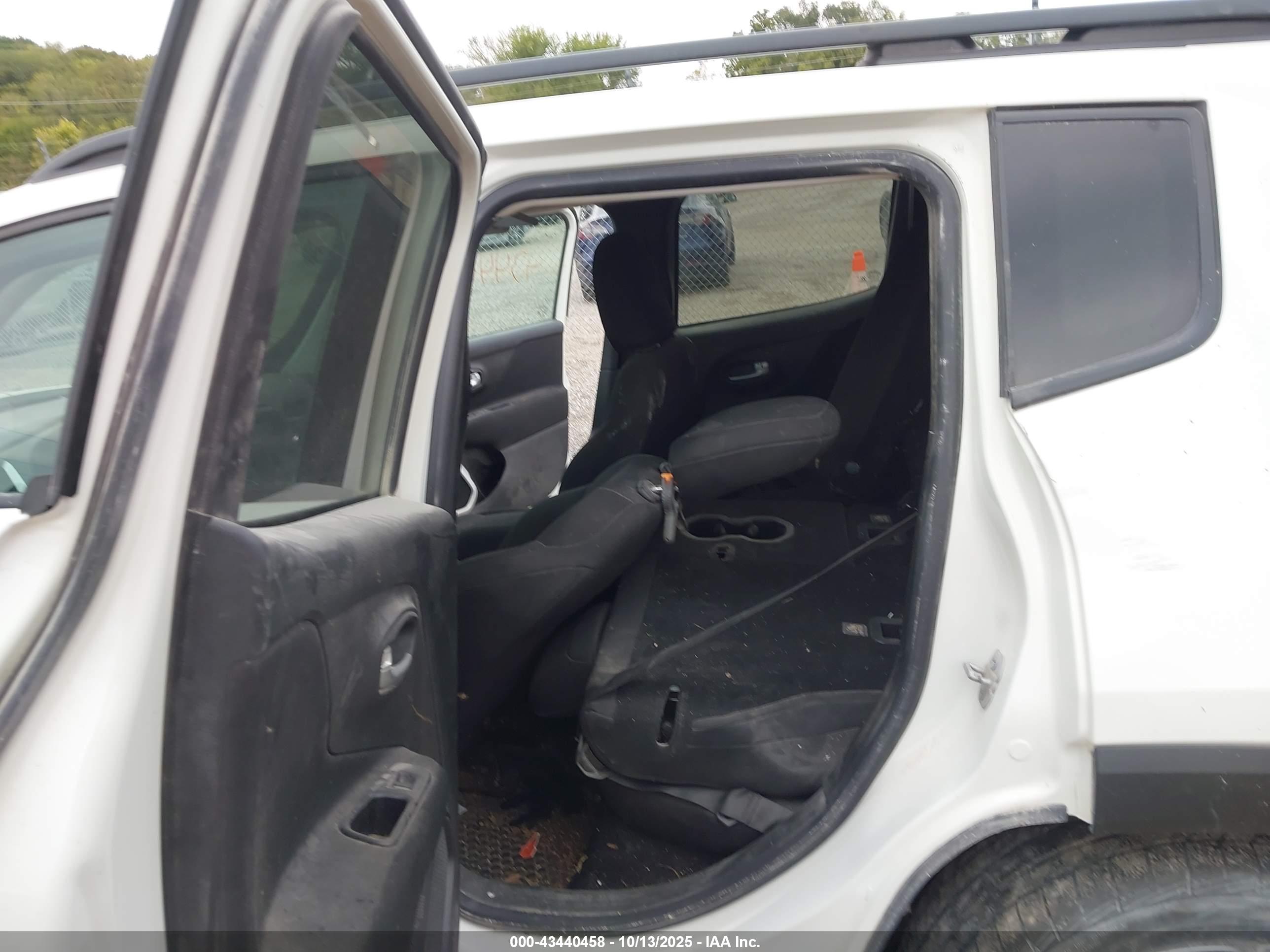 JEEP RENEGADE image 8