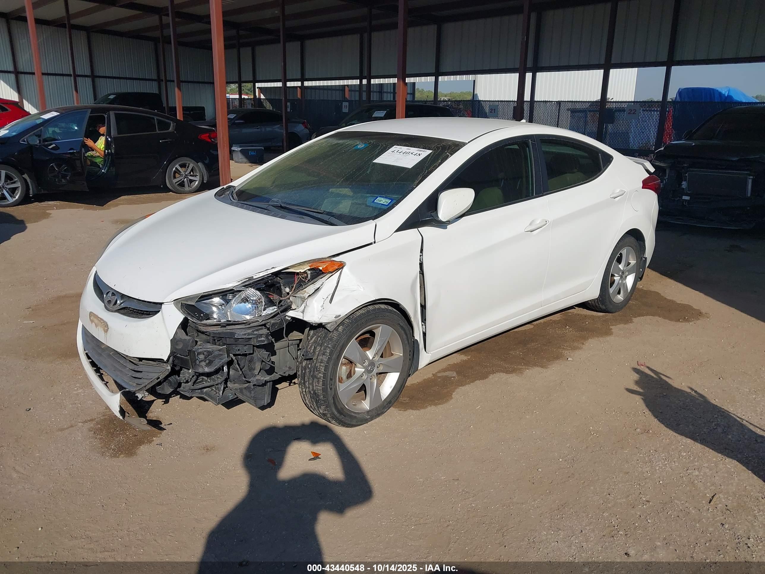 HYUNDAI ELANTRA image 2