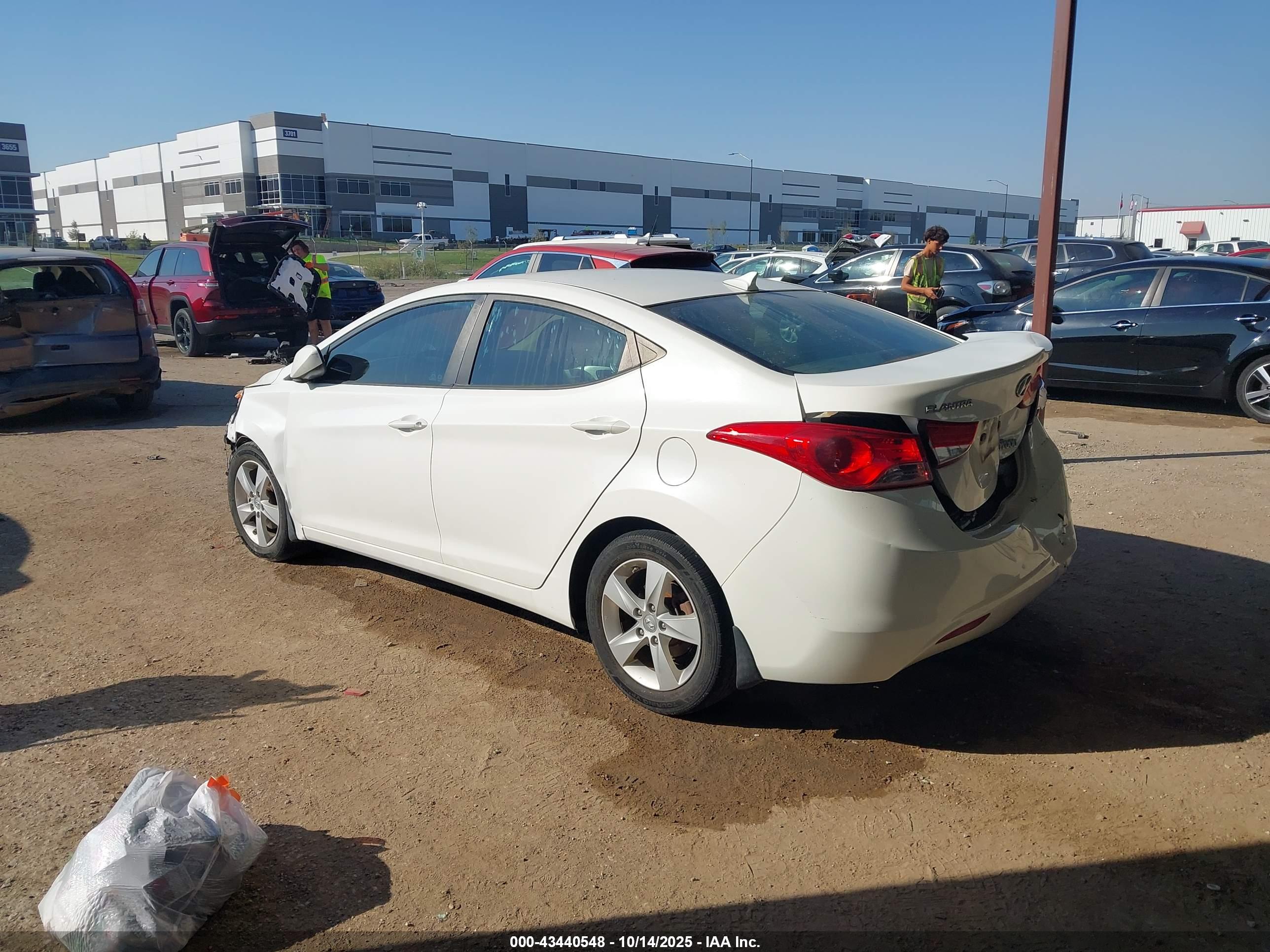 HYUNDAI ELANTRA image 3