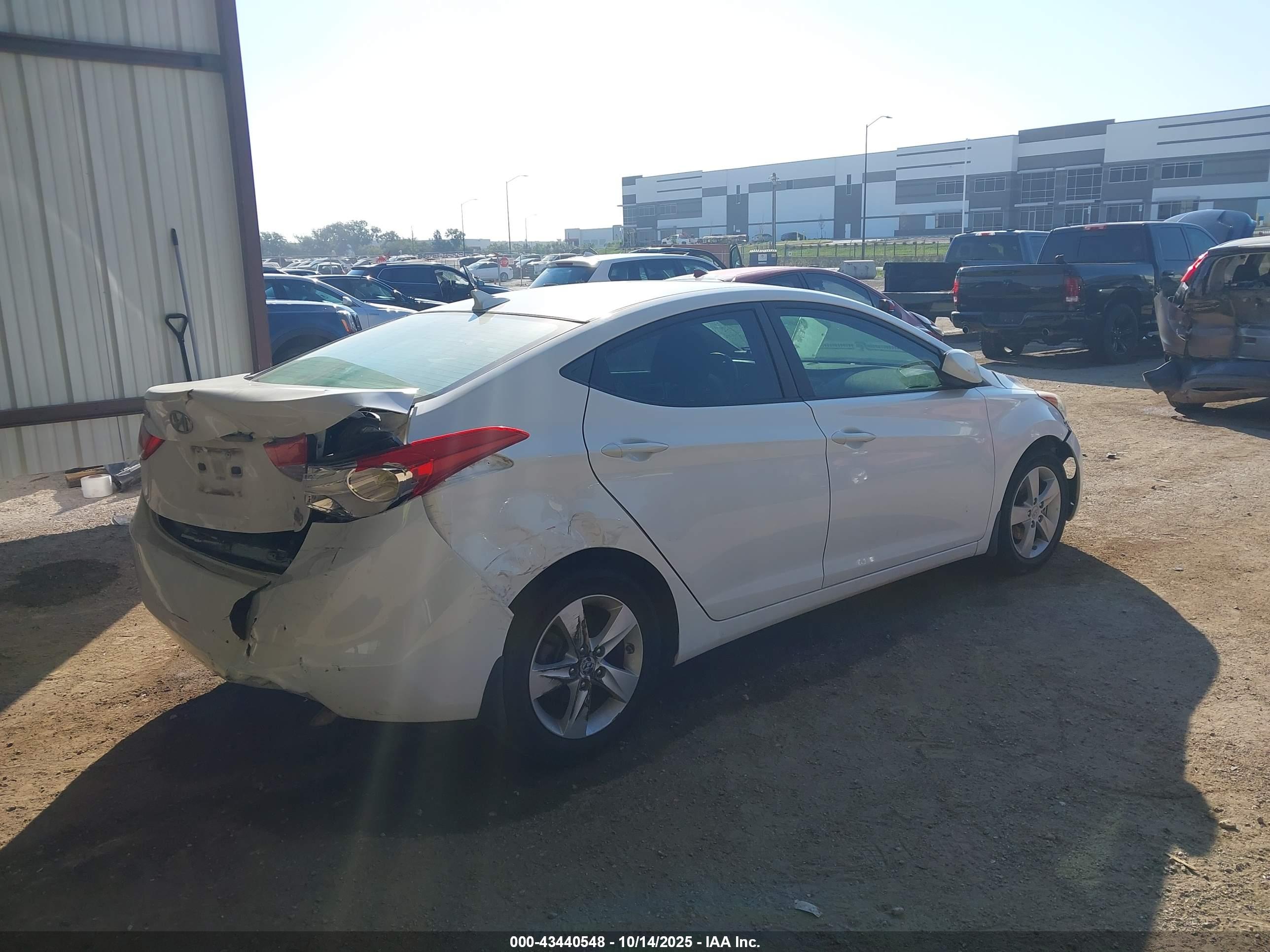 HYUNDAI ELANTRA image 4