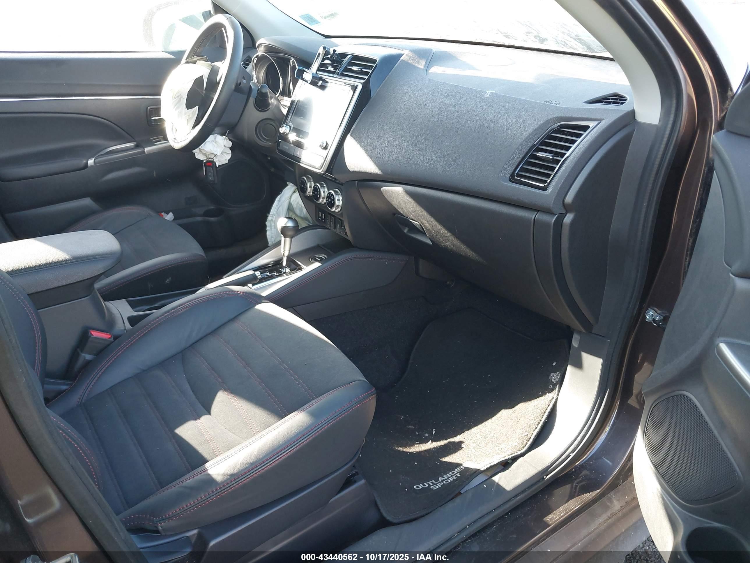 MITSUBISHI OUTLANDER image 5