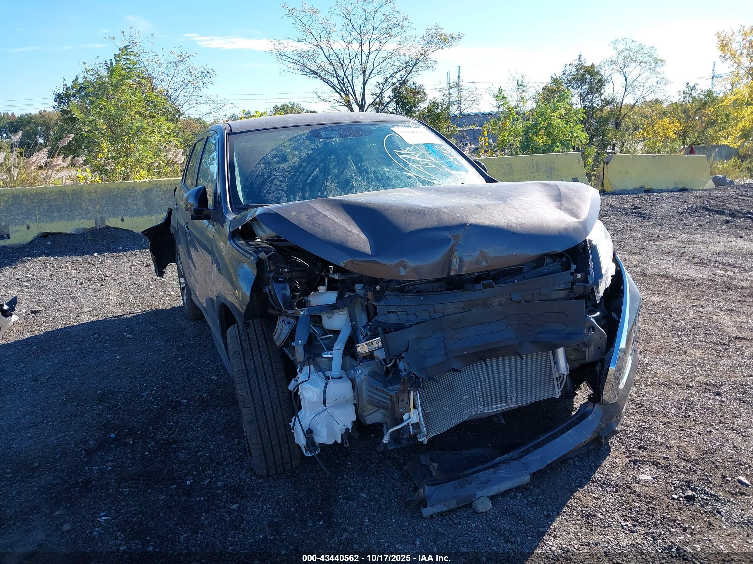 MITSUBISHI OUTLANDER image 6