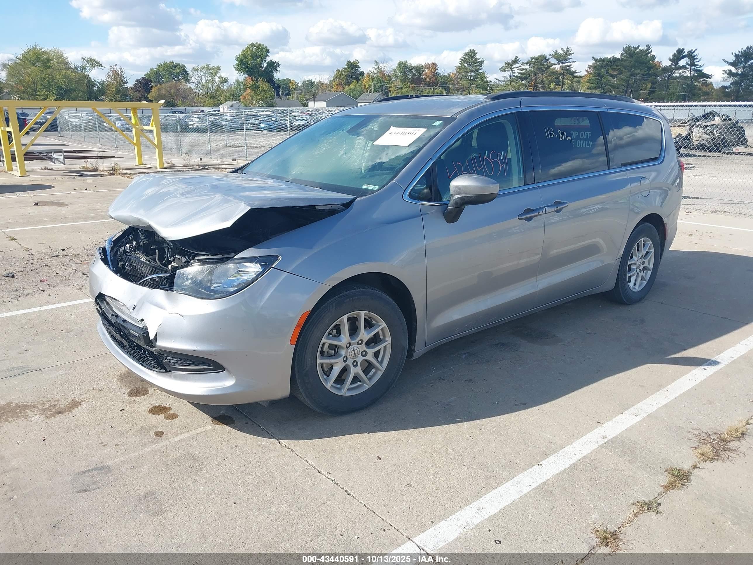 CHRYSLER VOYAGER image 2
