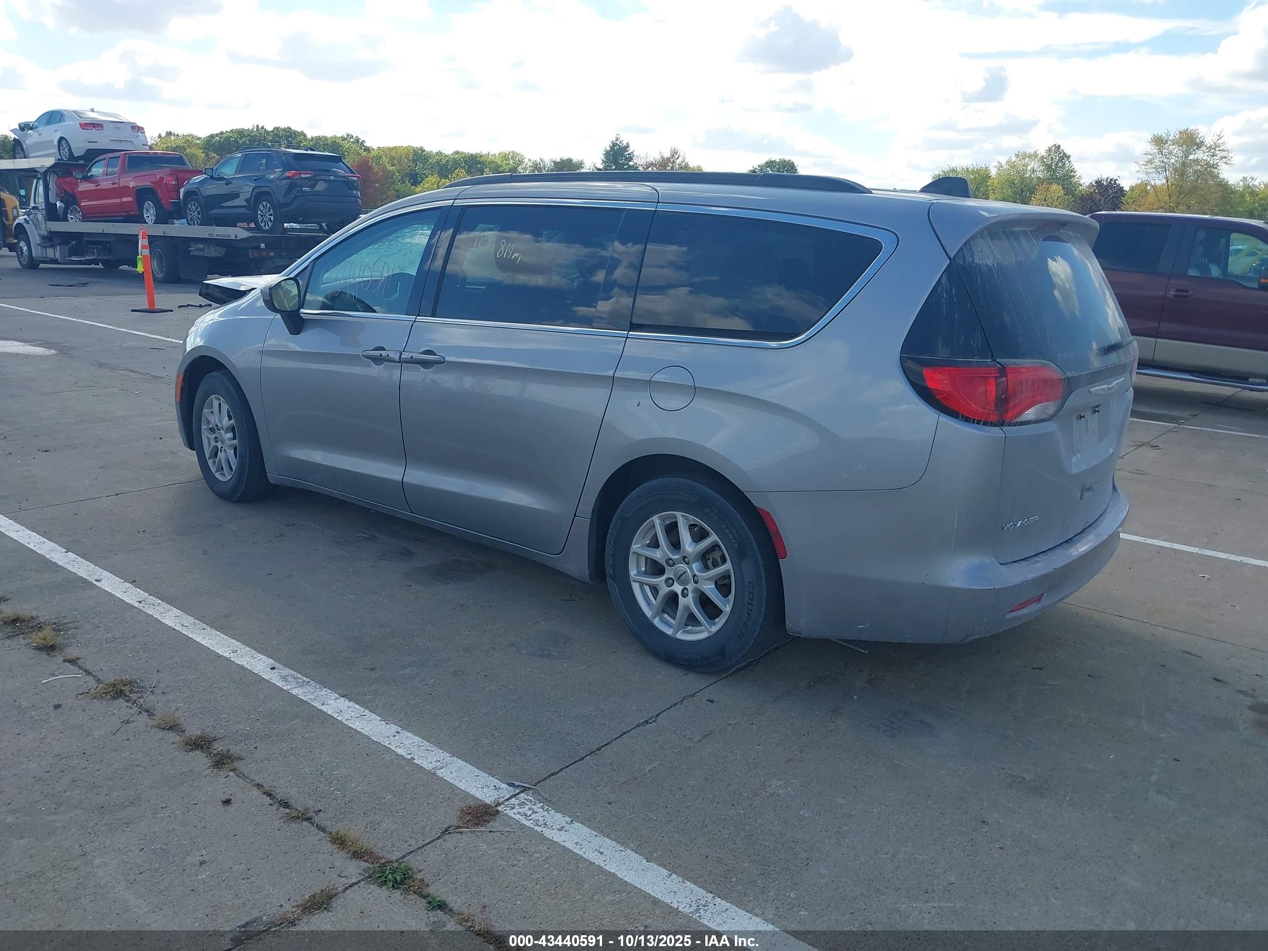 CHRYSLER VOYAGER image 3