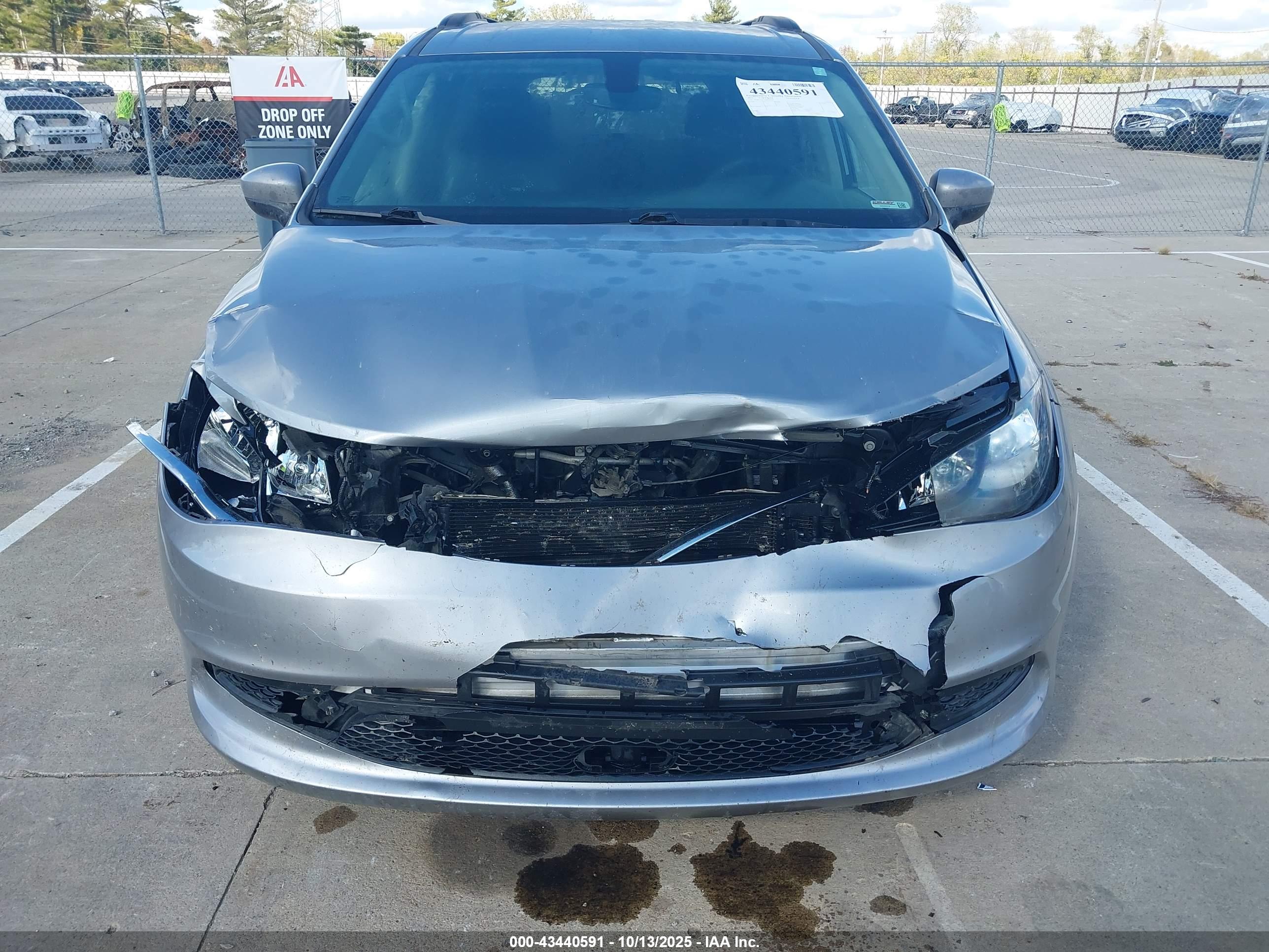 CHRYSLER VOYAGER image 6