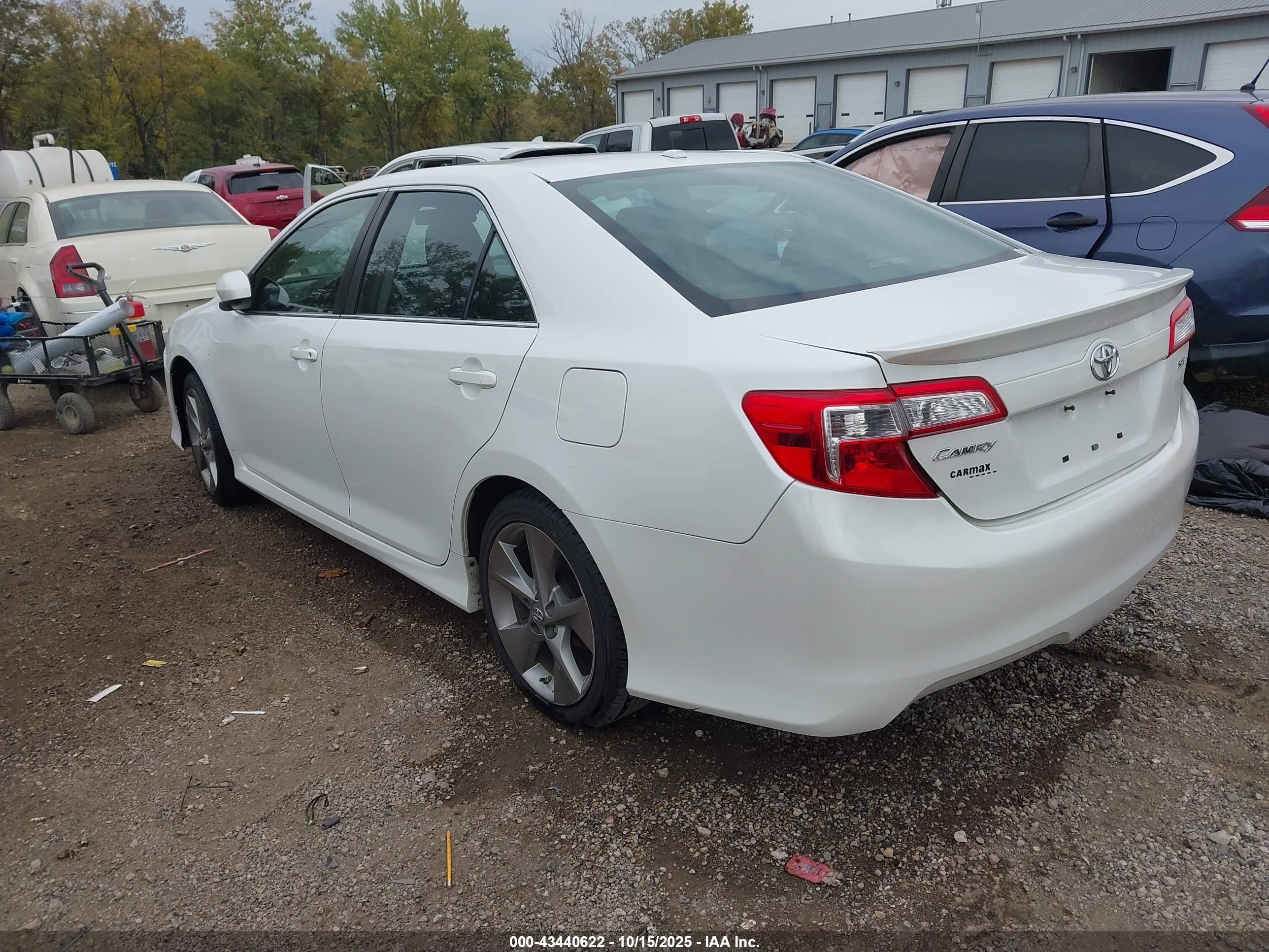 TOYOTA CAMRY image 3