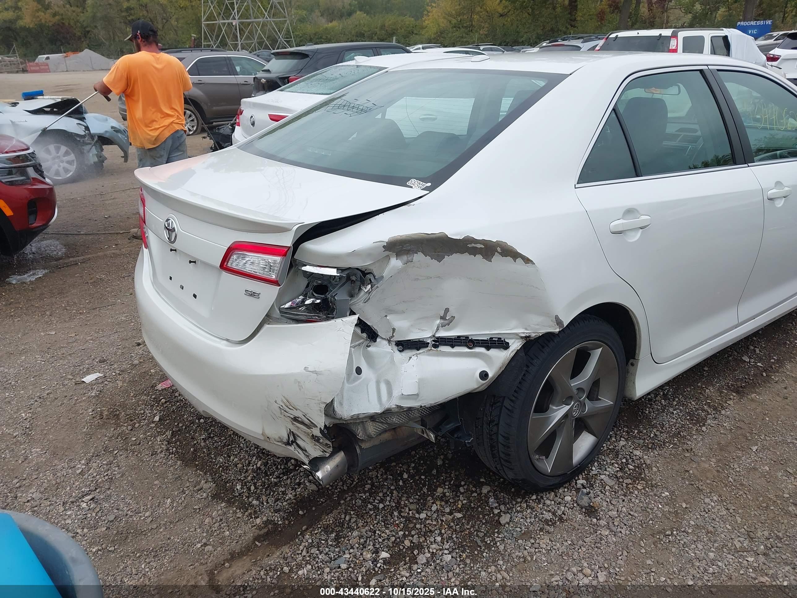 TOYOTA CAMRY image 6