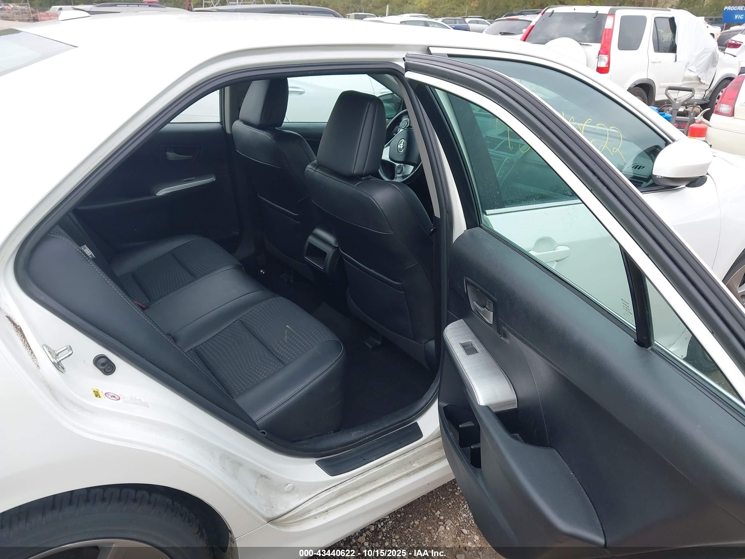 TOYOTA CAMRY image 8
