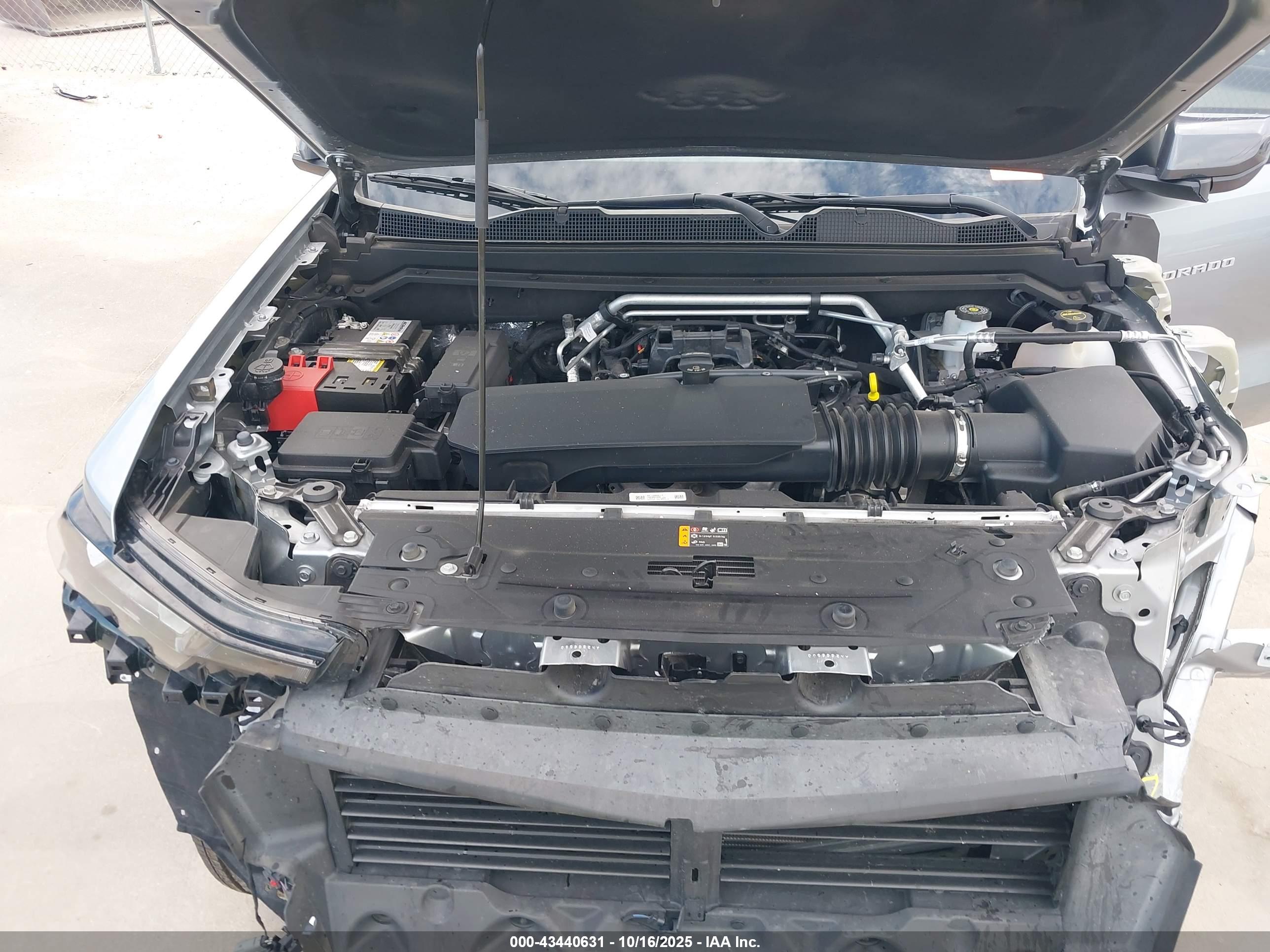 CHEVROLET COLORADO image 10