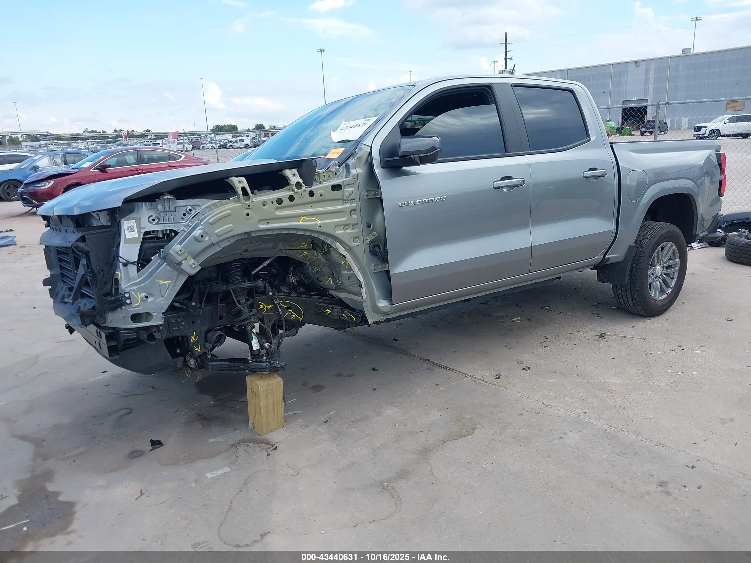 CHEVROLET COLORADO image 2