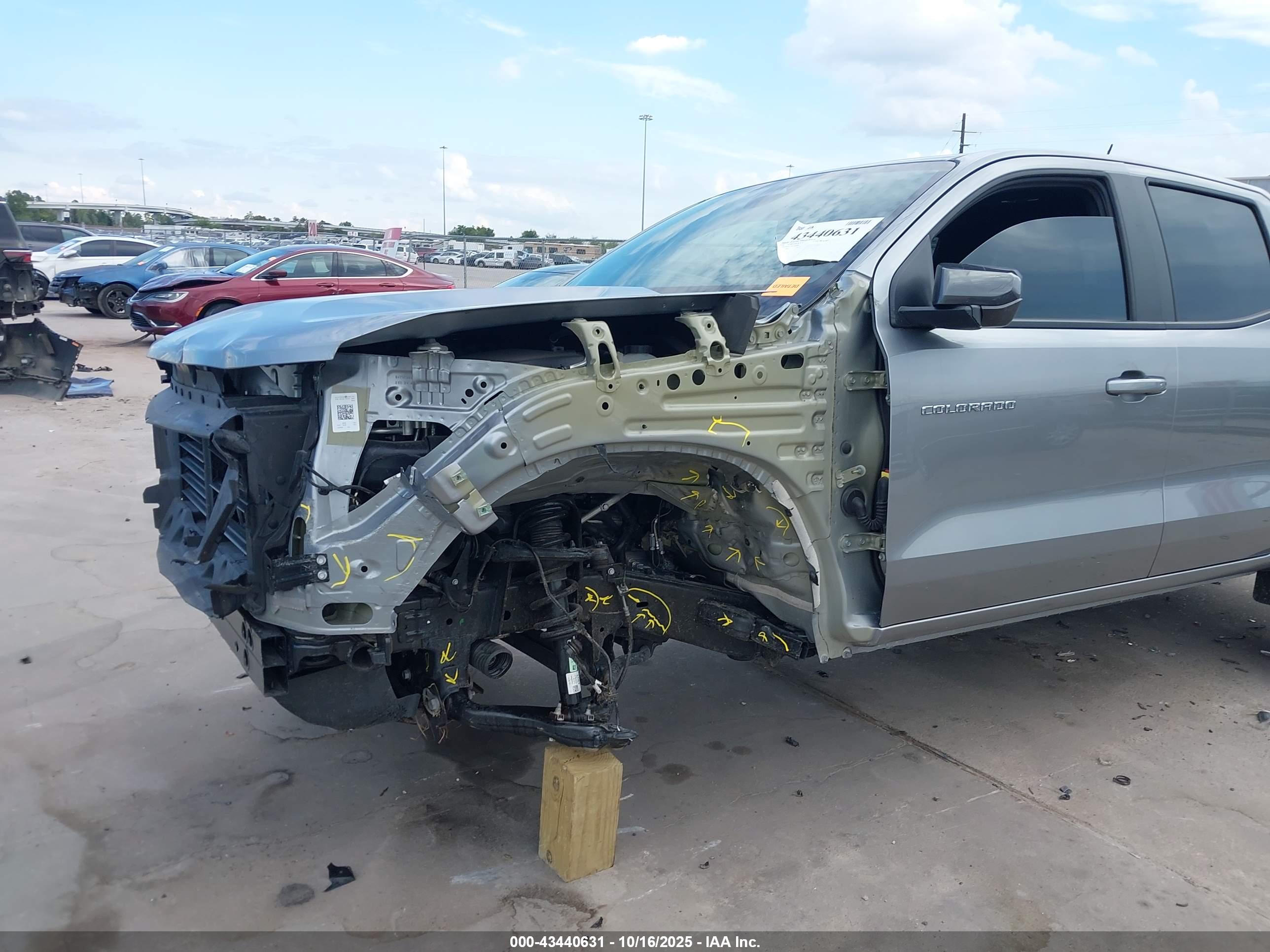 CHEVROLET COLORADO image 6