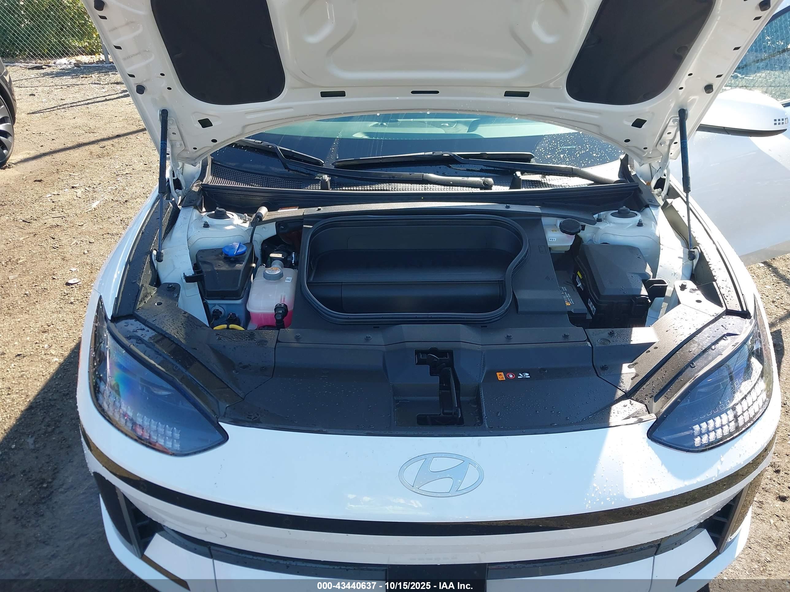 HYUNDAI IONIQ image 10