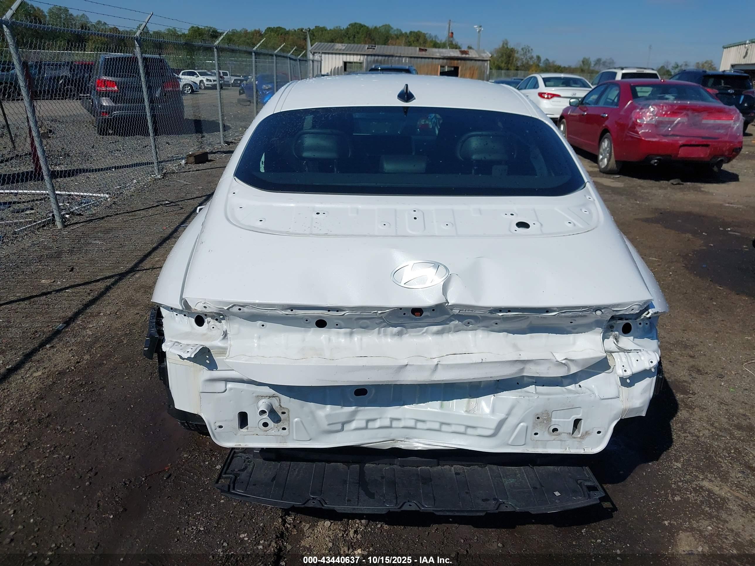 HYUNDAI IONIQ image 6