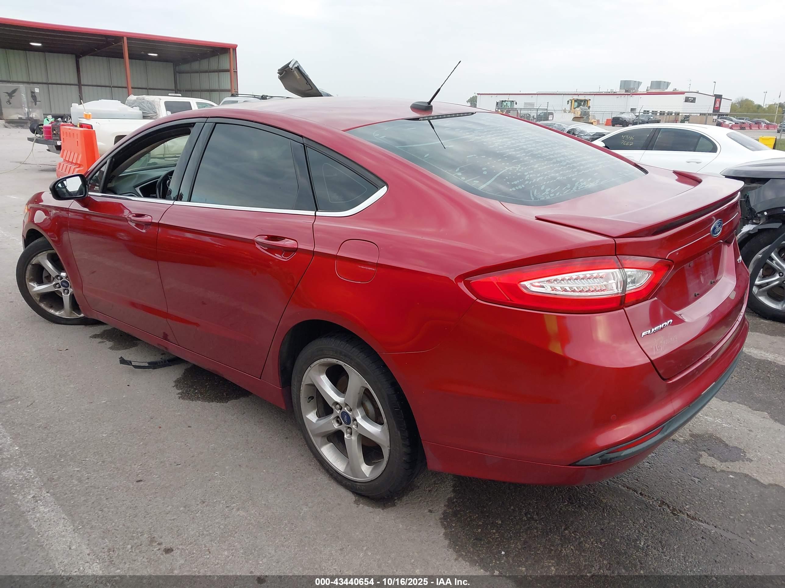 FORD FUSION image 3