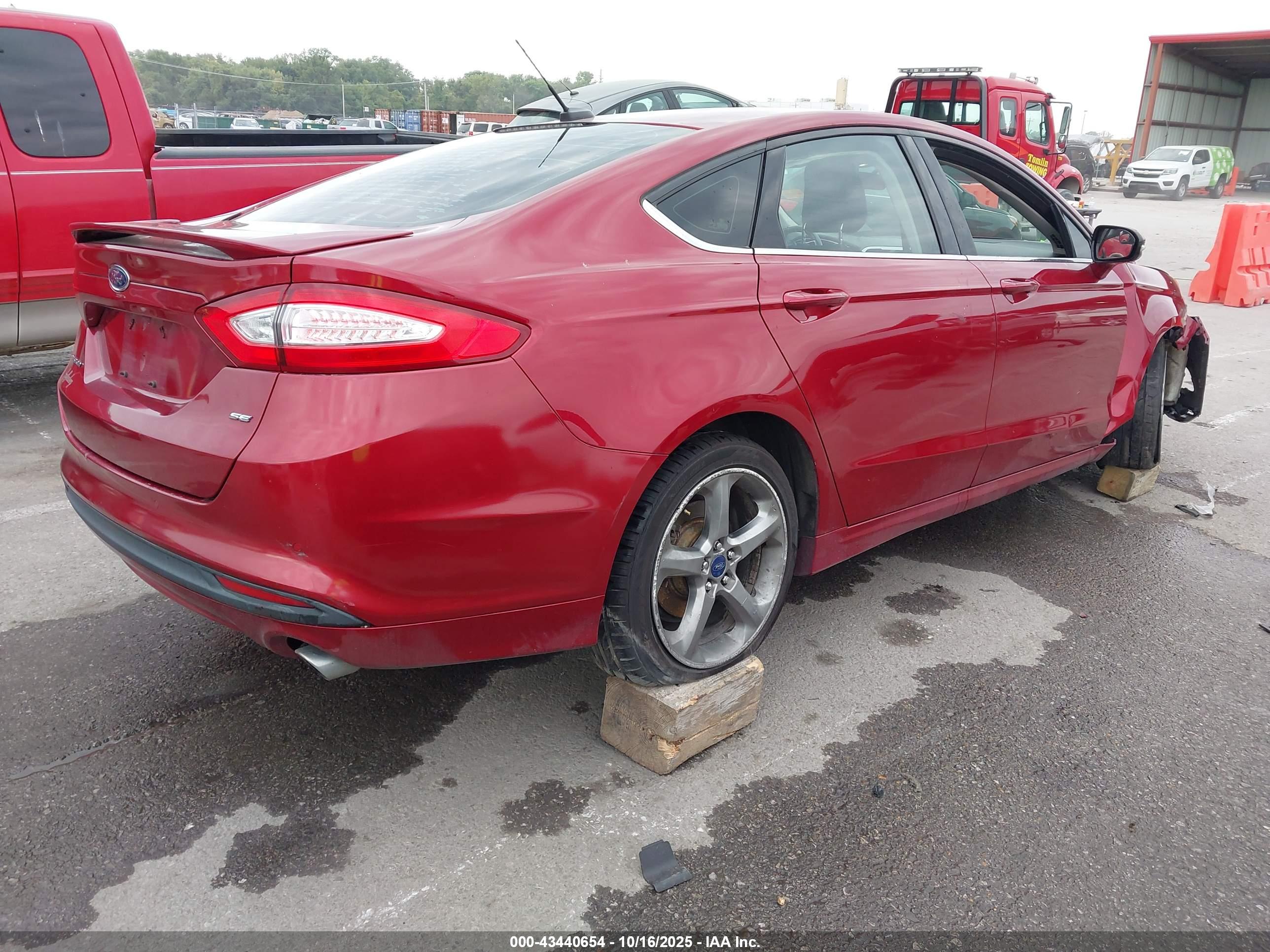 FORD FUSION image 4