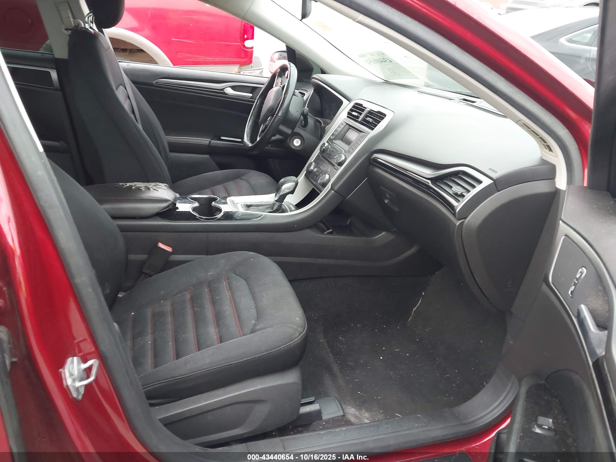 FORD FUSION image 5