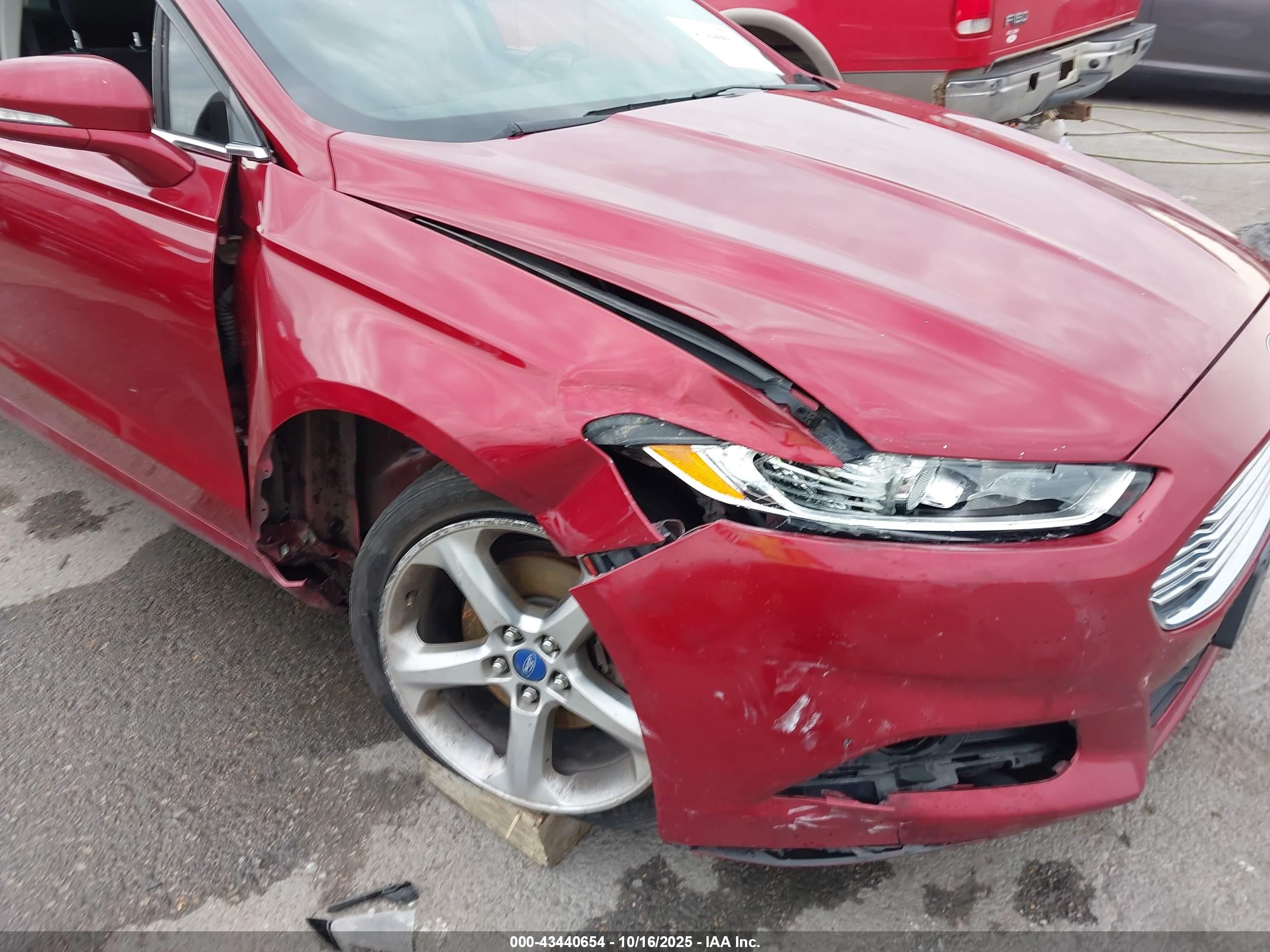 FORD FUSION image 6