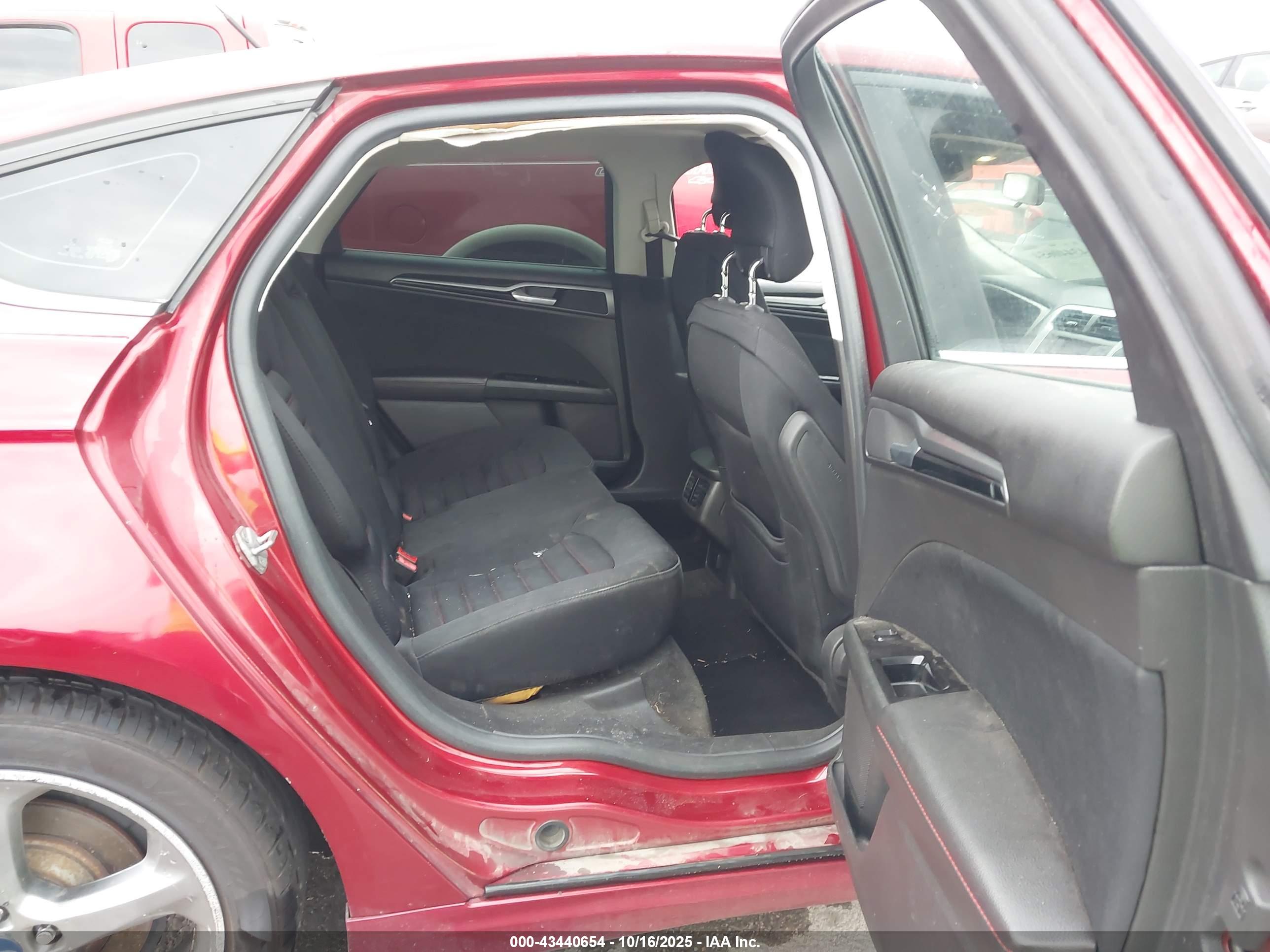 FORD FUSION image 8