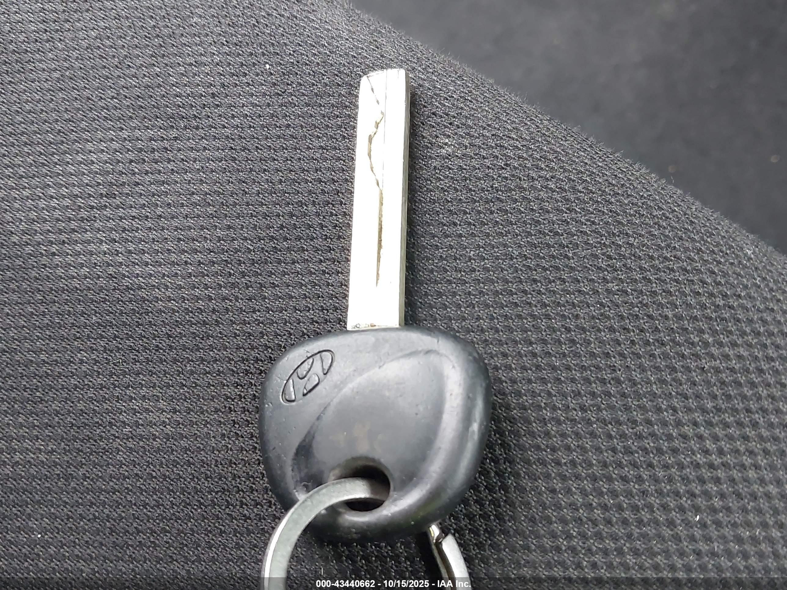 HYUNDAI VELOSTER image 11