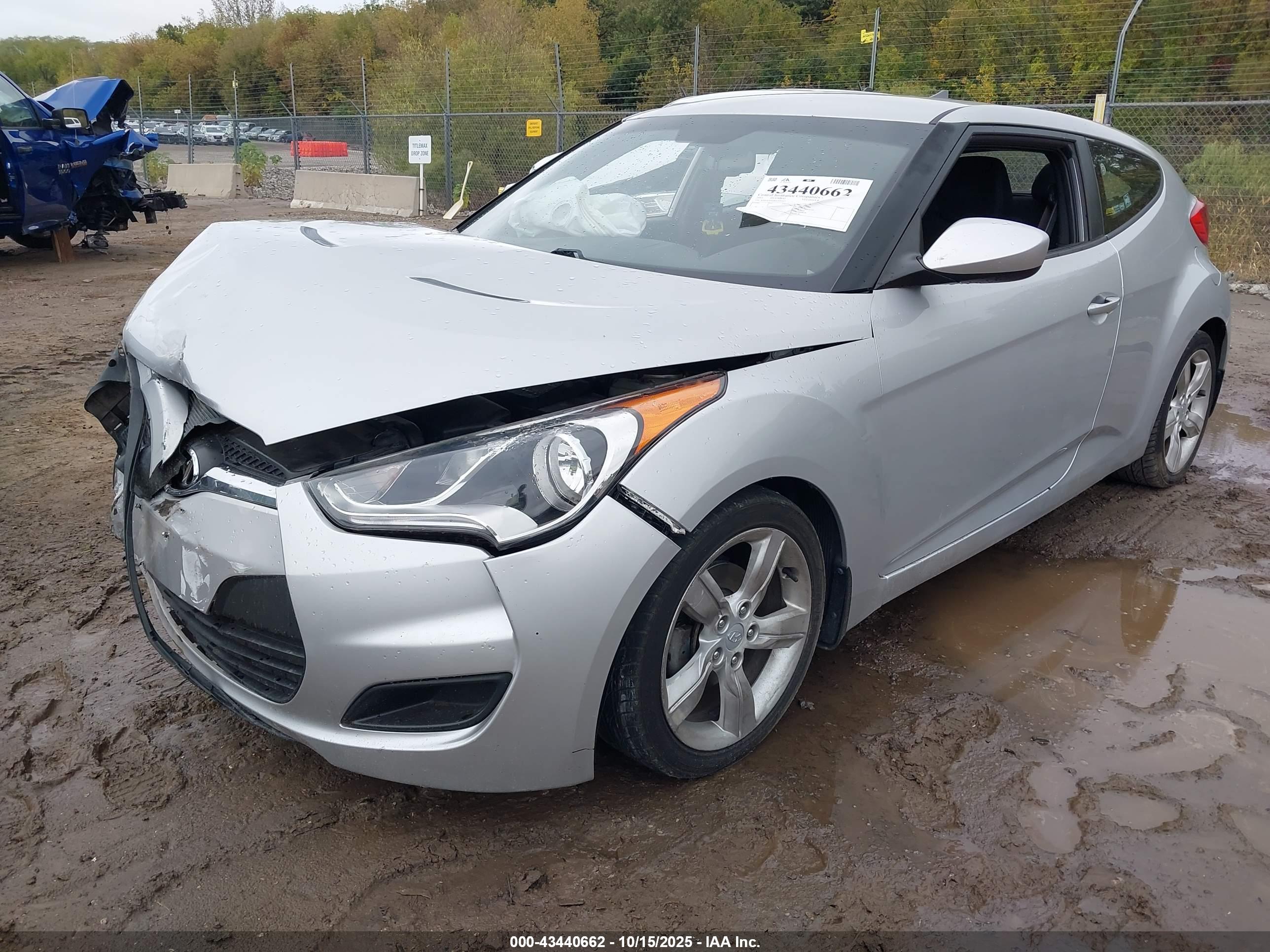 HYUNDAI VELOSTER image 2