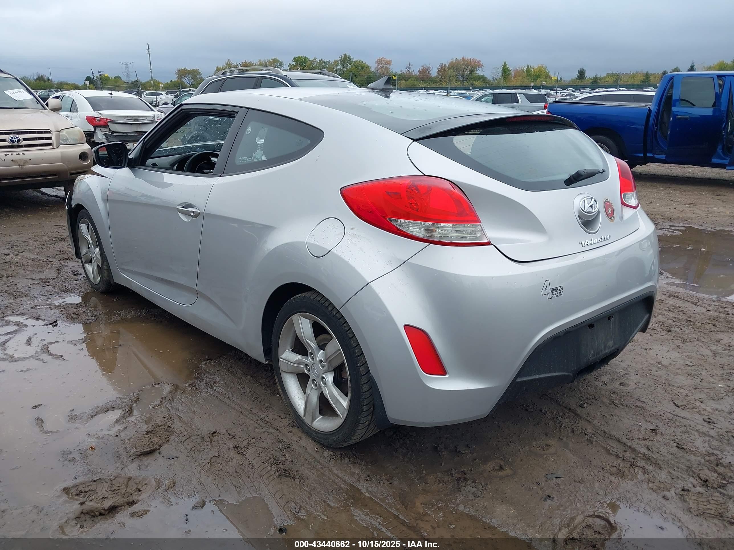 HYUNDAI VELOSTER image 3