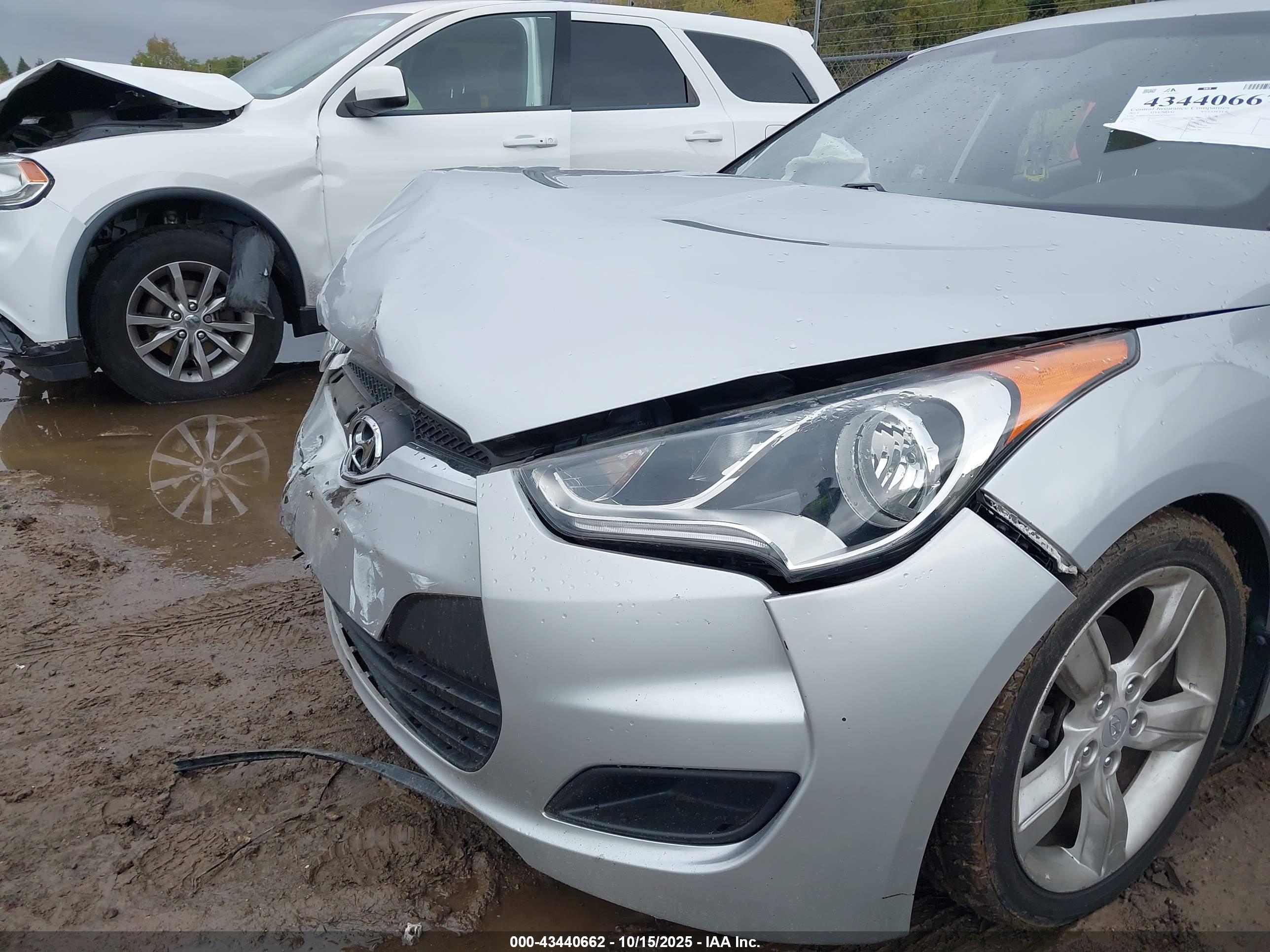 HYUNDAI VELOSTER image 6