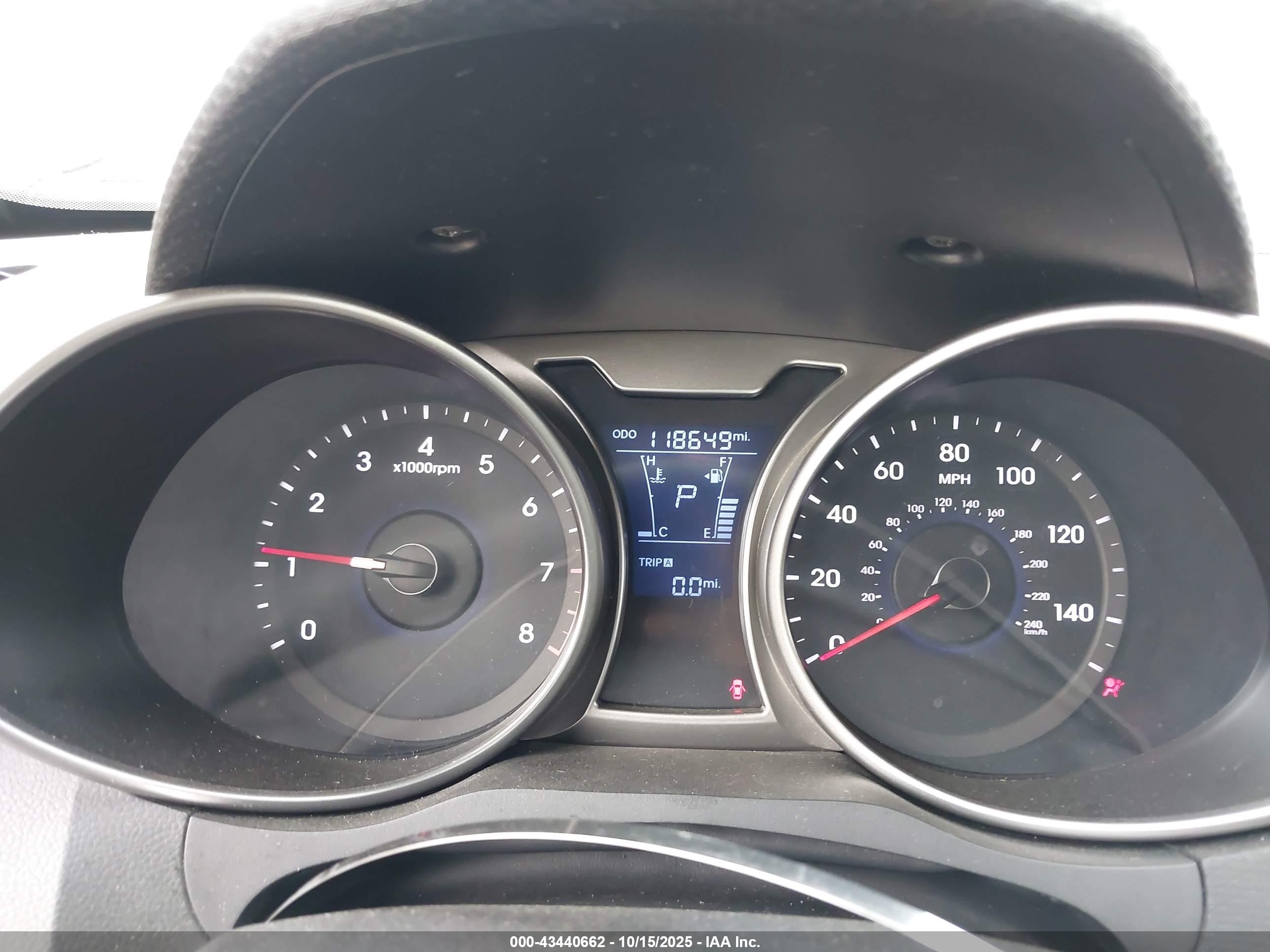 HYUNDAI VELOSTER image 7