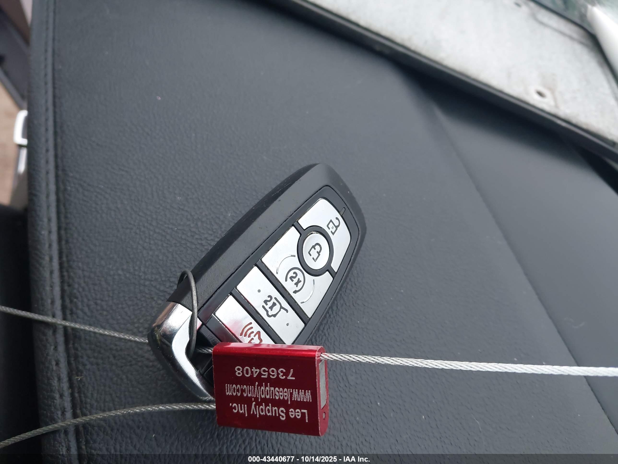 LINCOLN NAVIGATOR image 11
