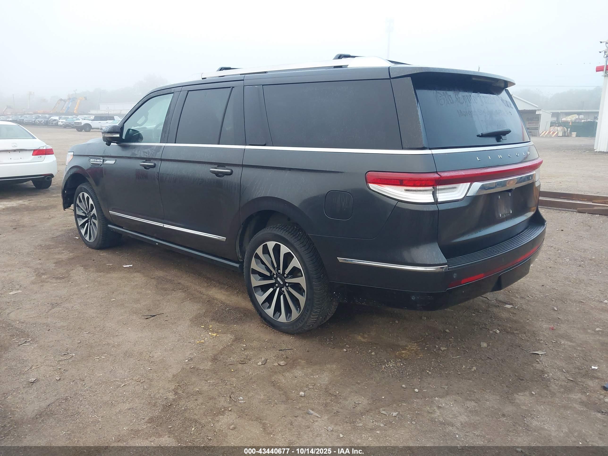 LINCOLN NAVIGATOR image 3