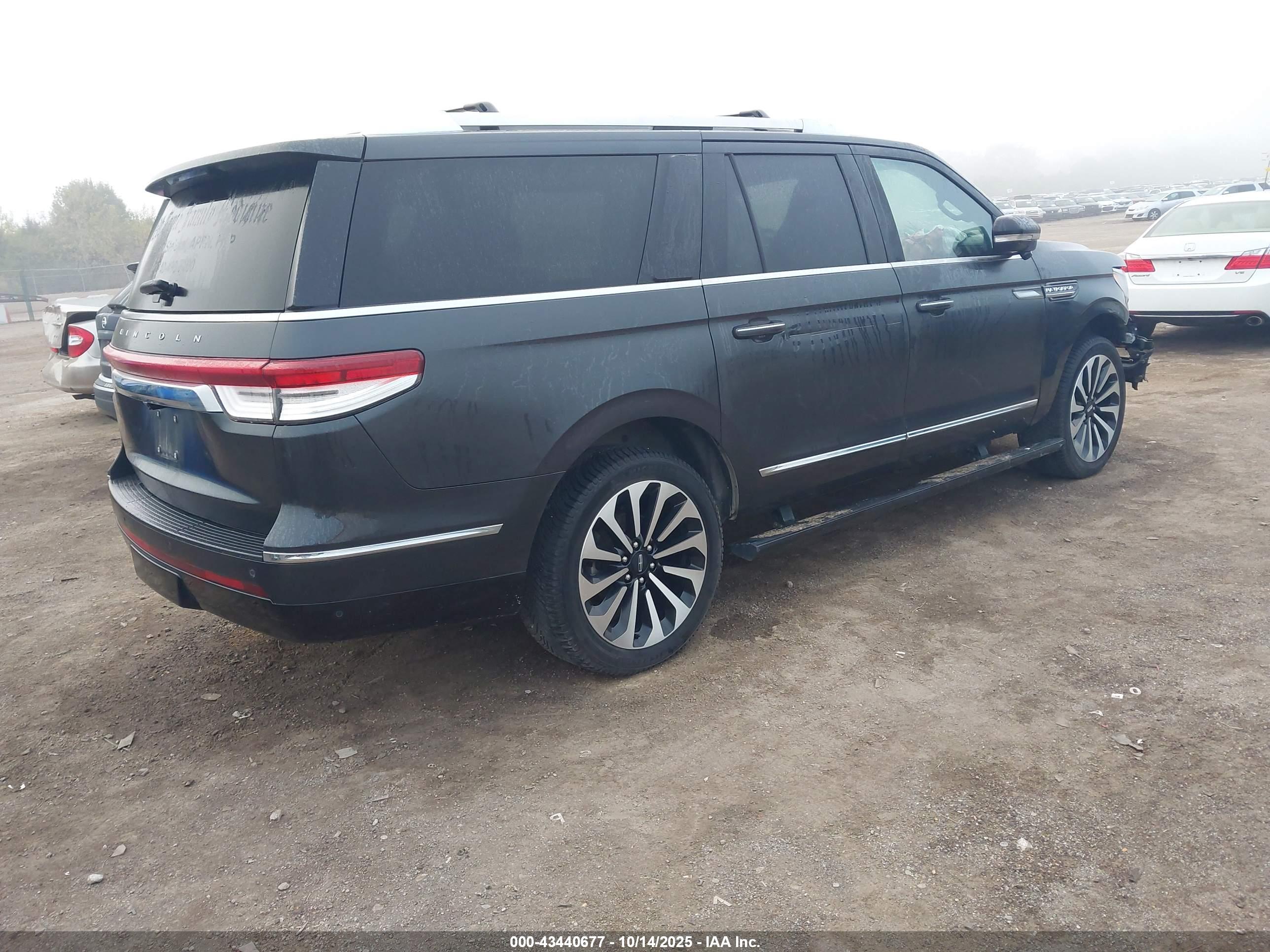 LINCOLN NAVIGATOR image 4