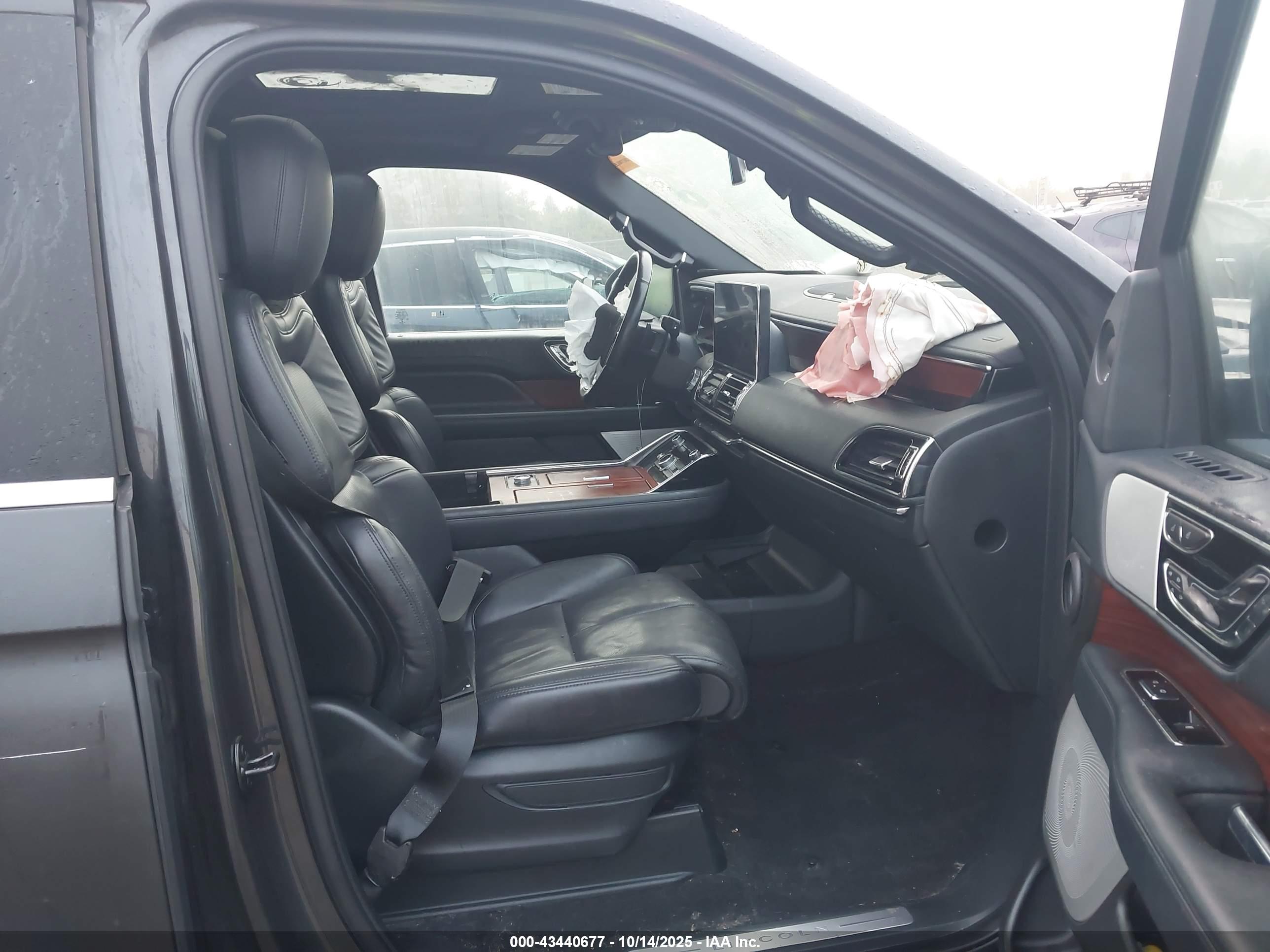 LINCOLN NAVIGATOR image 5