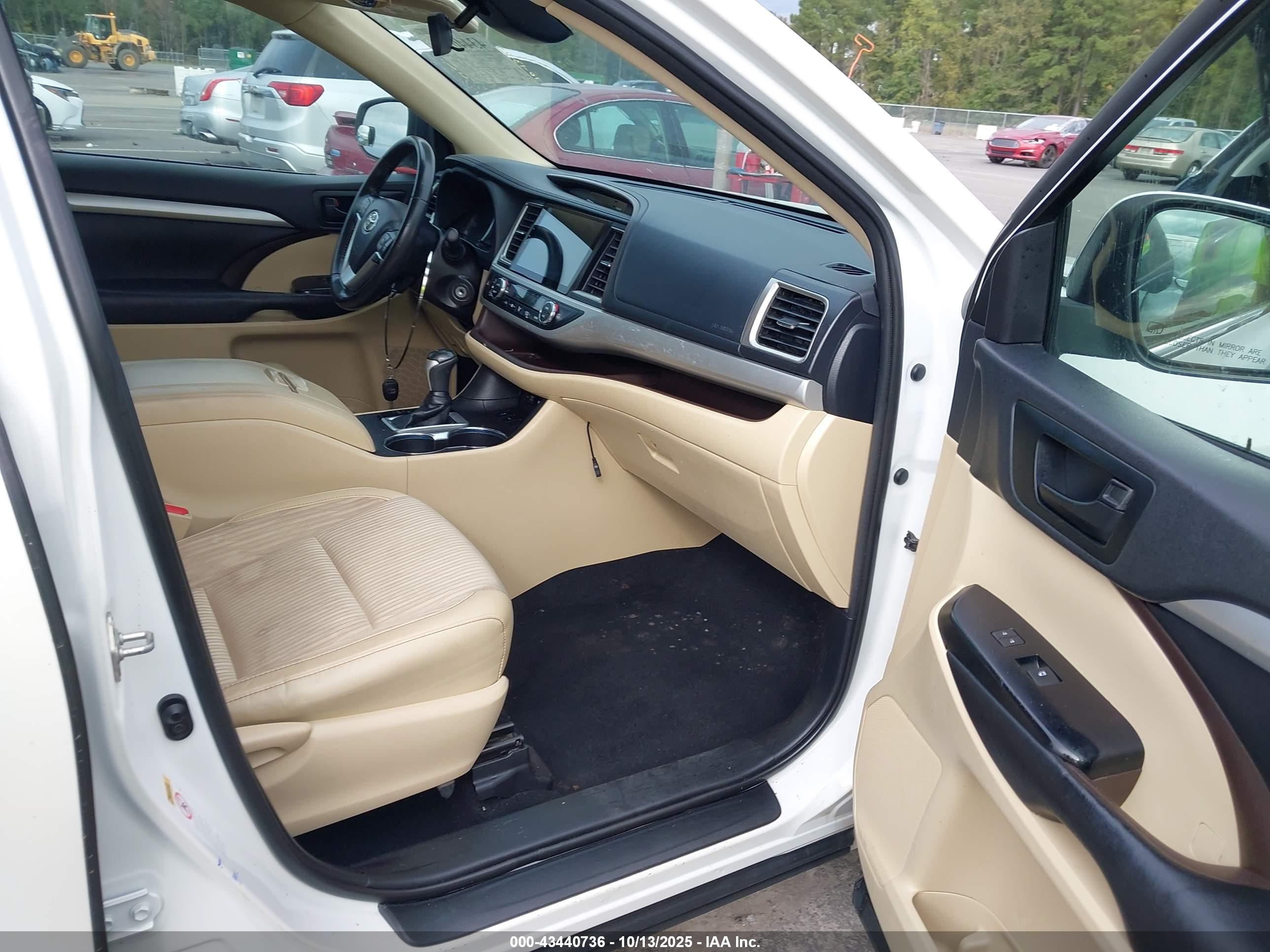 TOYOTA HIGHLANDER image 5