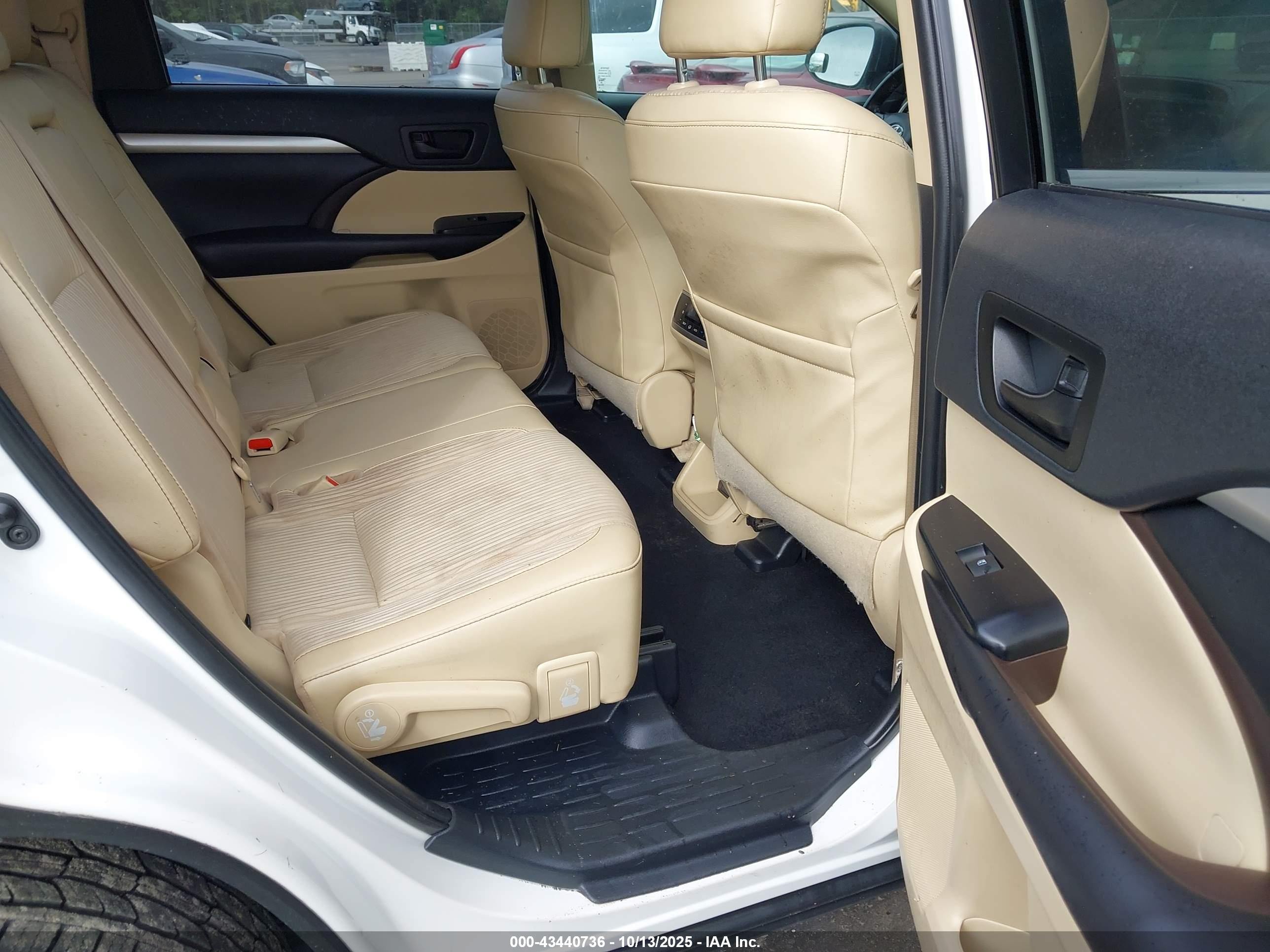 TOYOTA HIGHLANDER image 8