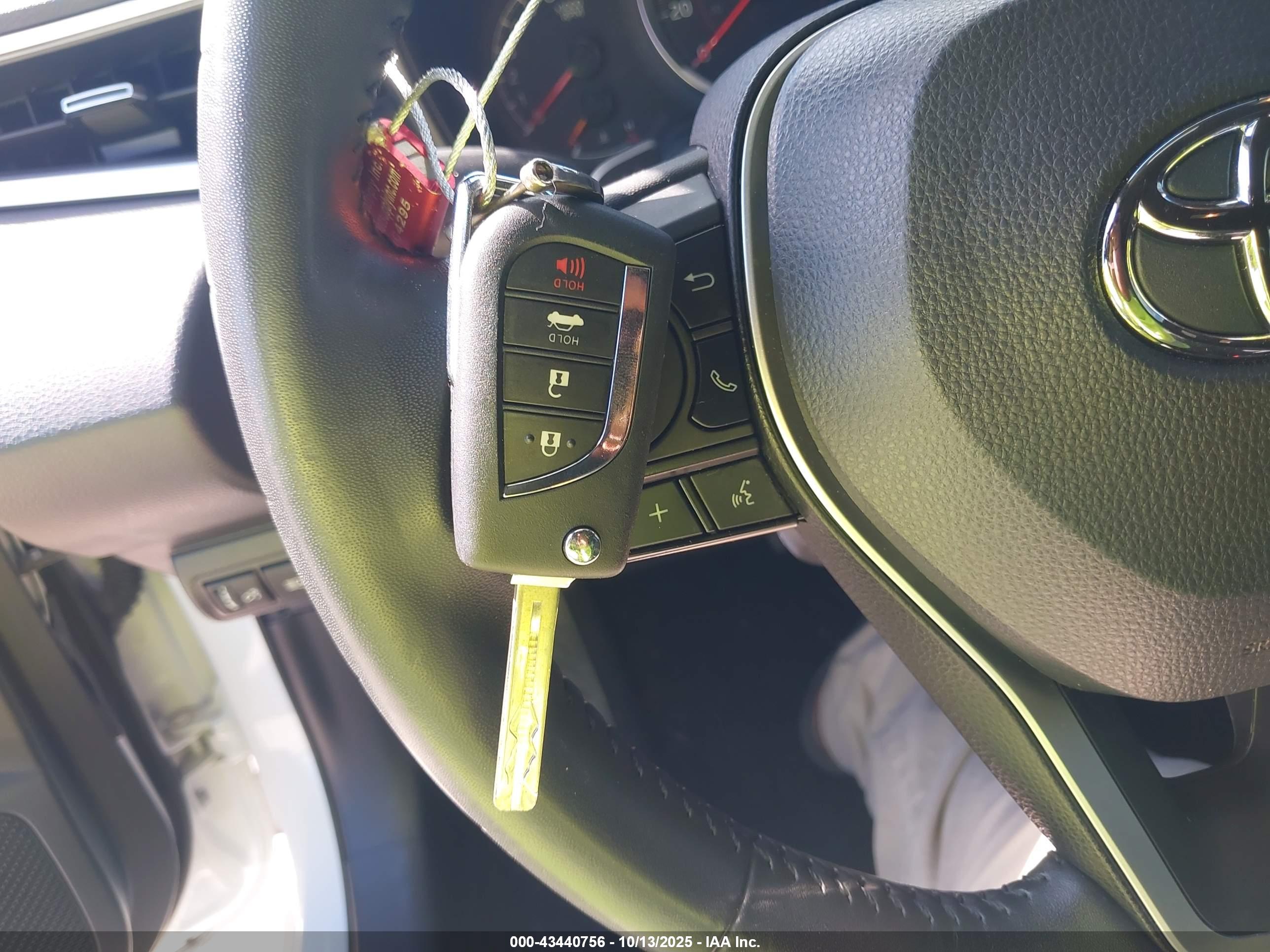 TOYOTA COROLLA image 11