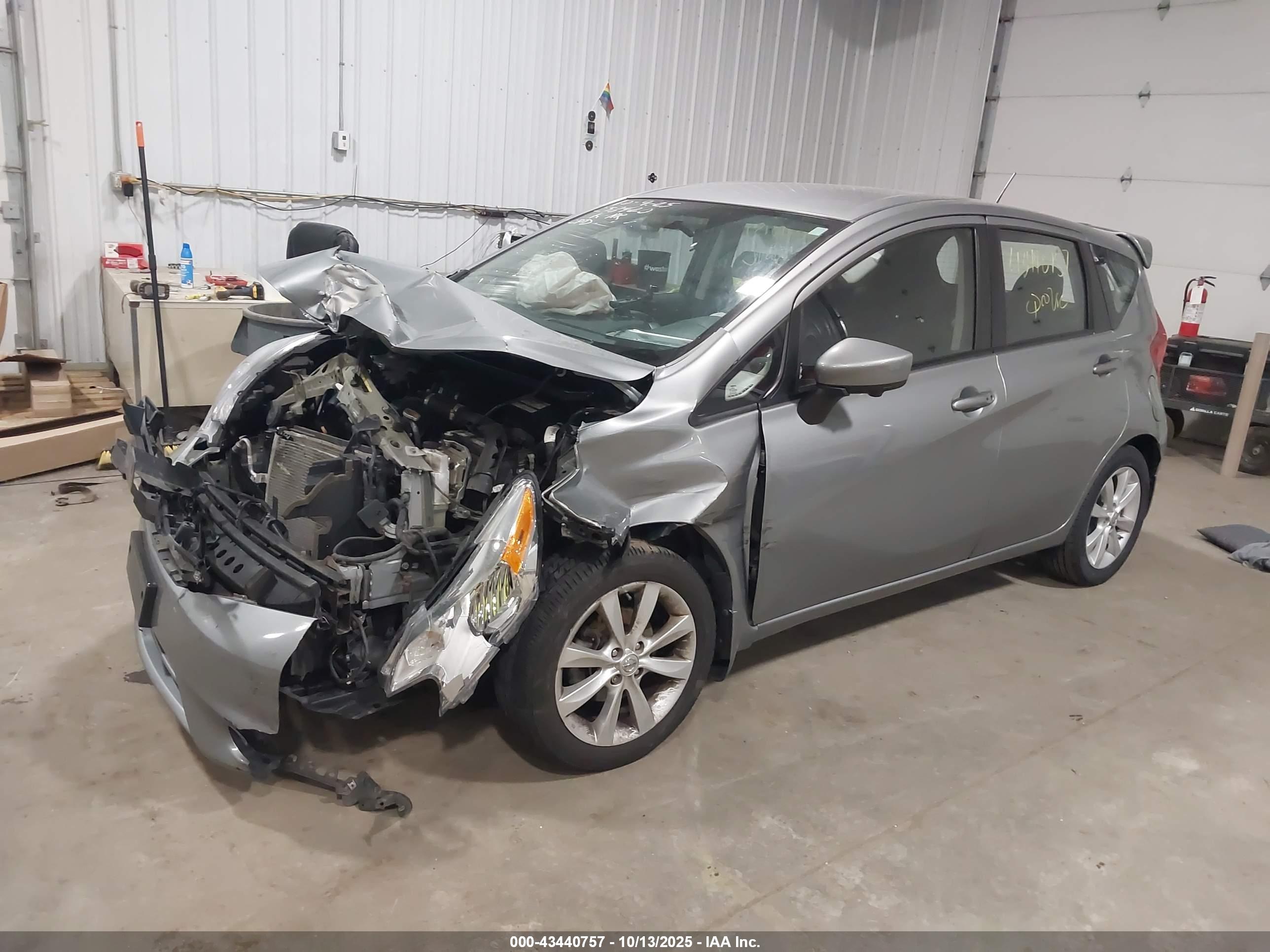NISSAN VERSA image 2