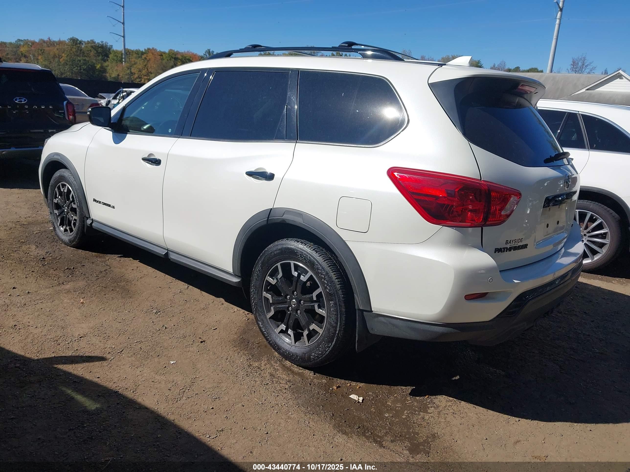 NISSAN PATHFINDER image 3